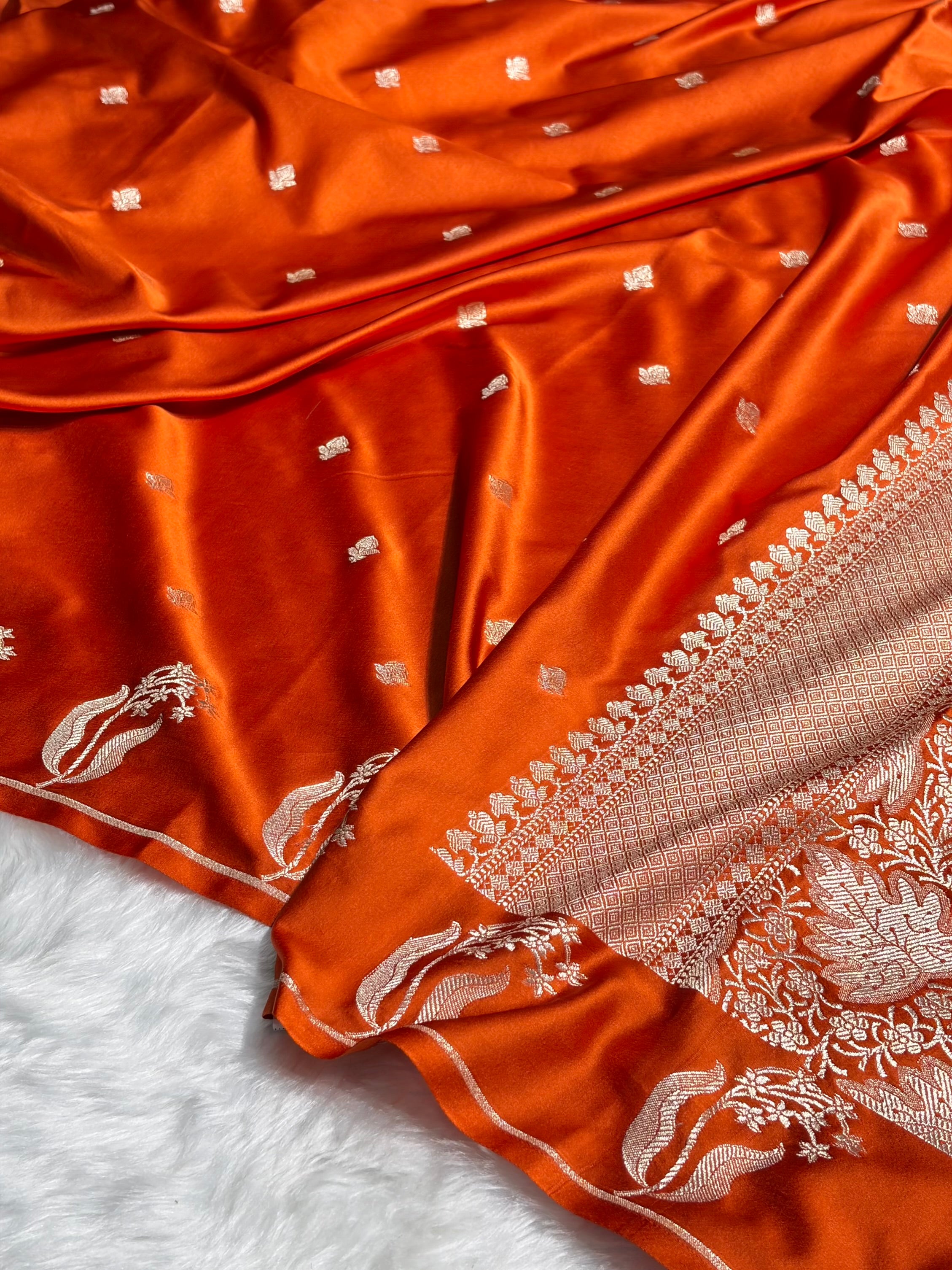 Orange Shades Floral Border Booti Mashru Silk Saree MS74