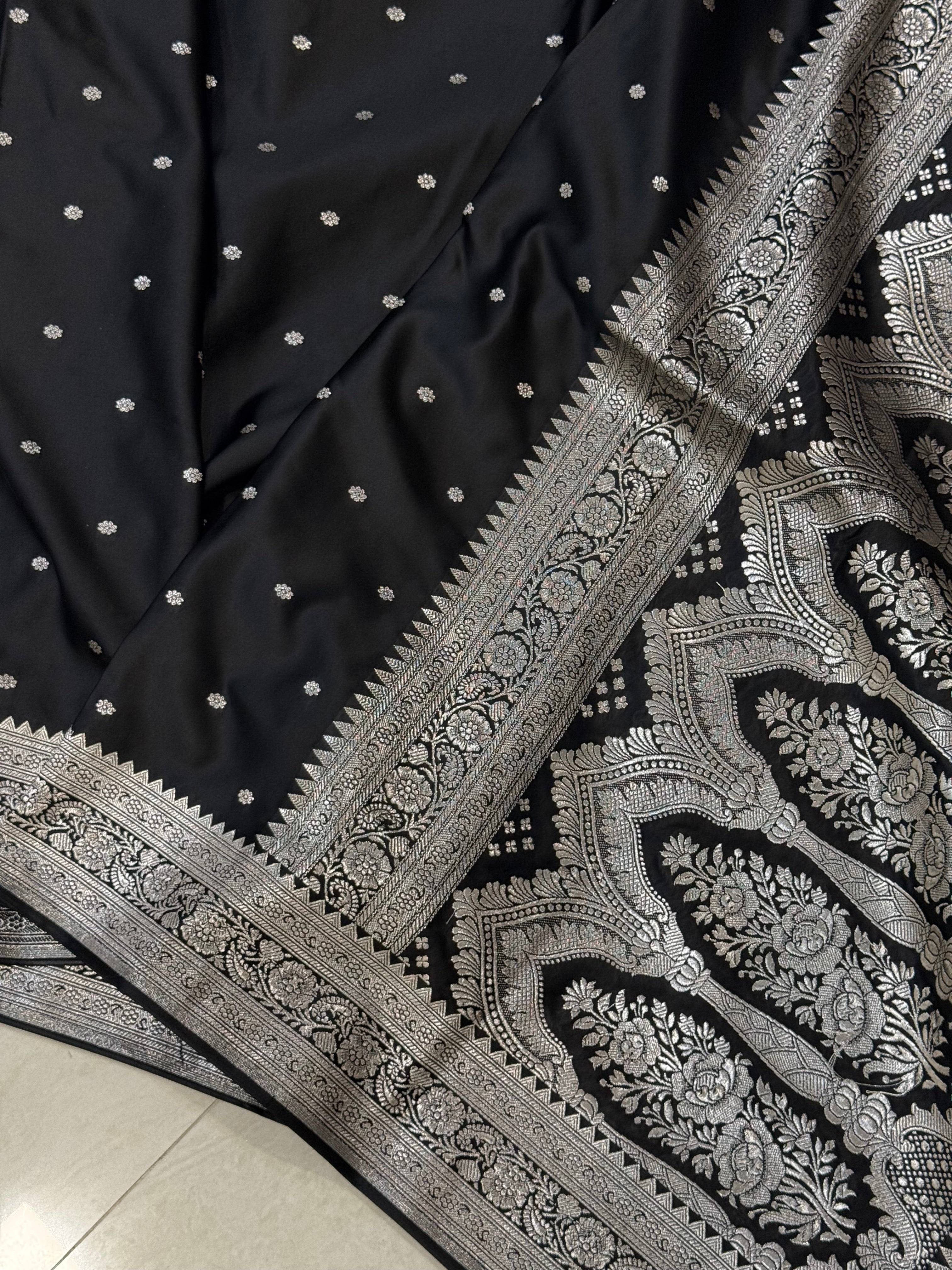 Black booti Motif Mashru Silk Saree