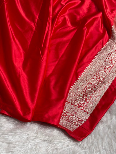 Contrast White With Red Floral Jaal Mashru Silk Saree MCS28
