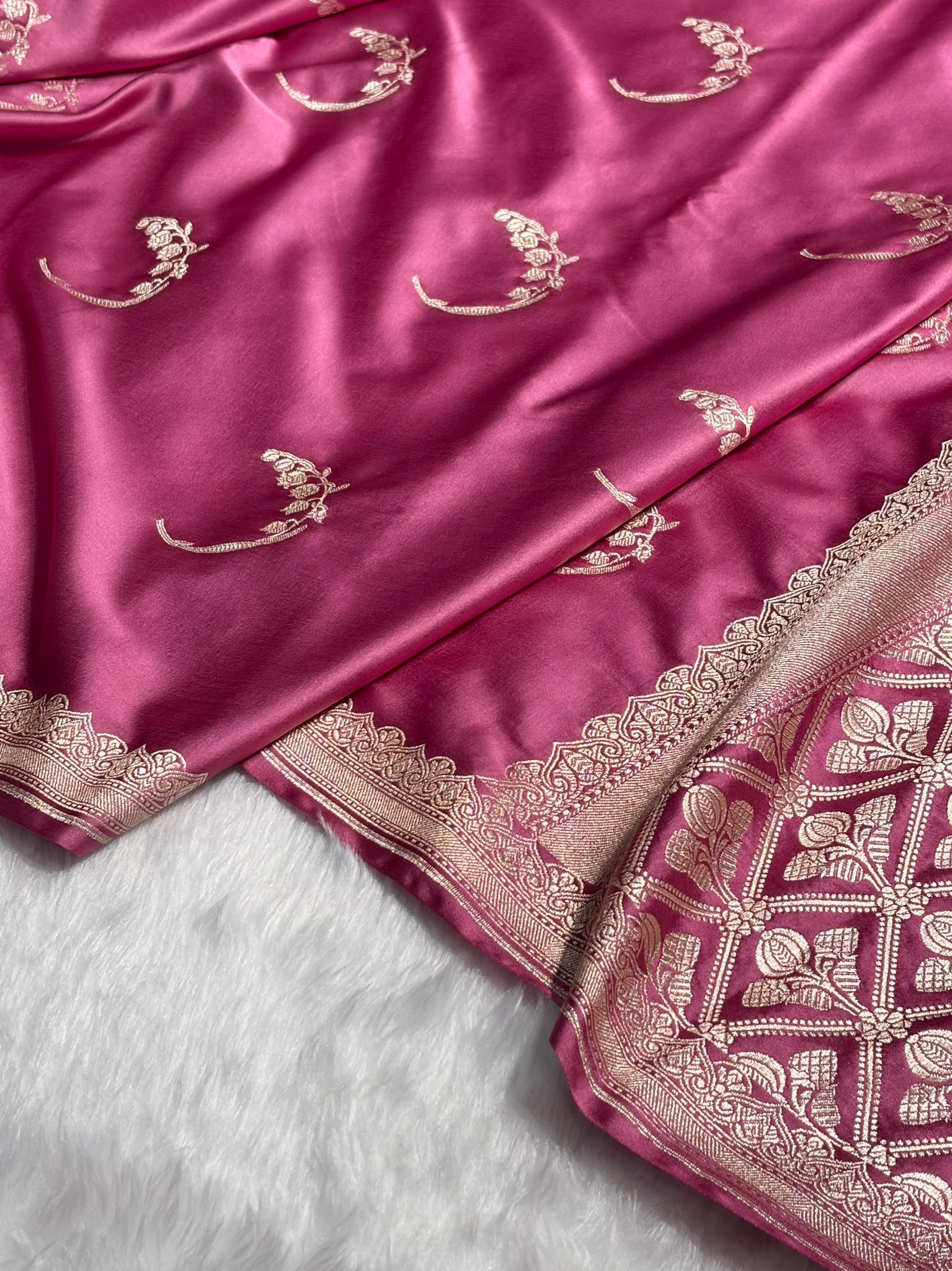 Mauve Pink Shades Unique Motif Mashru Silk Saree MS47