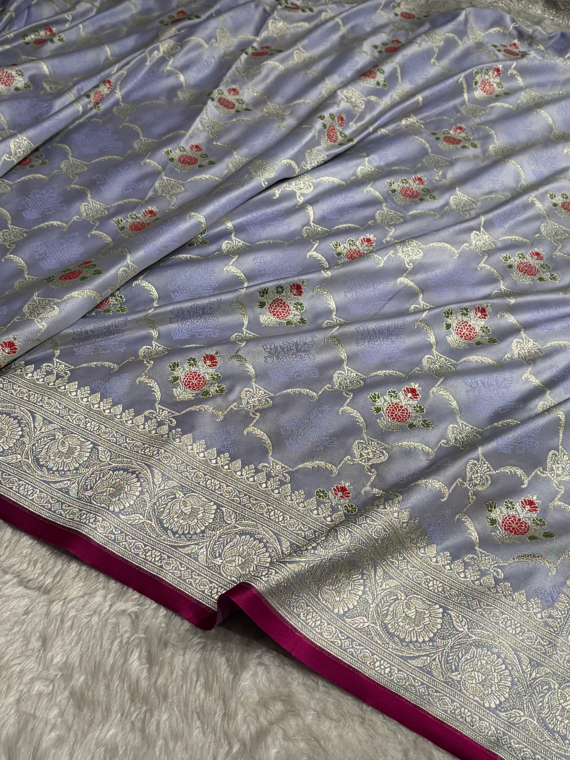 Powder Lavender Shade With Jaal Tonchoi Pattern Mashru Silk Saree