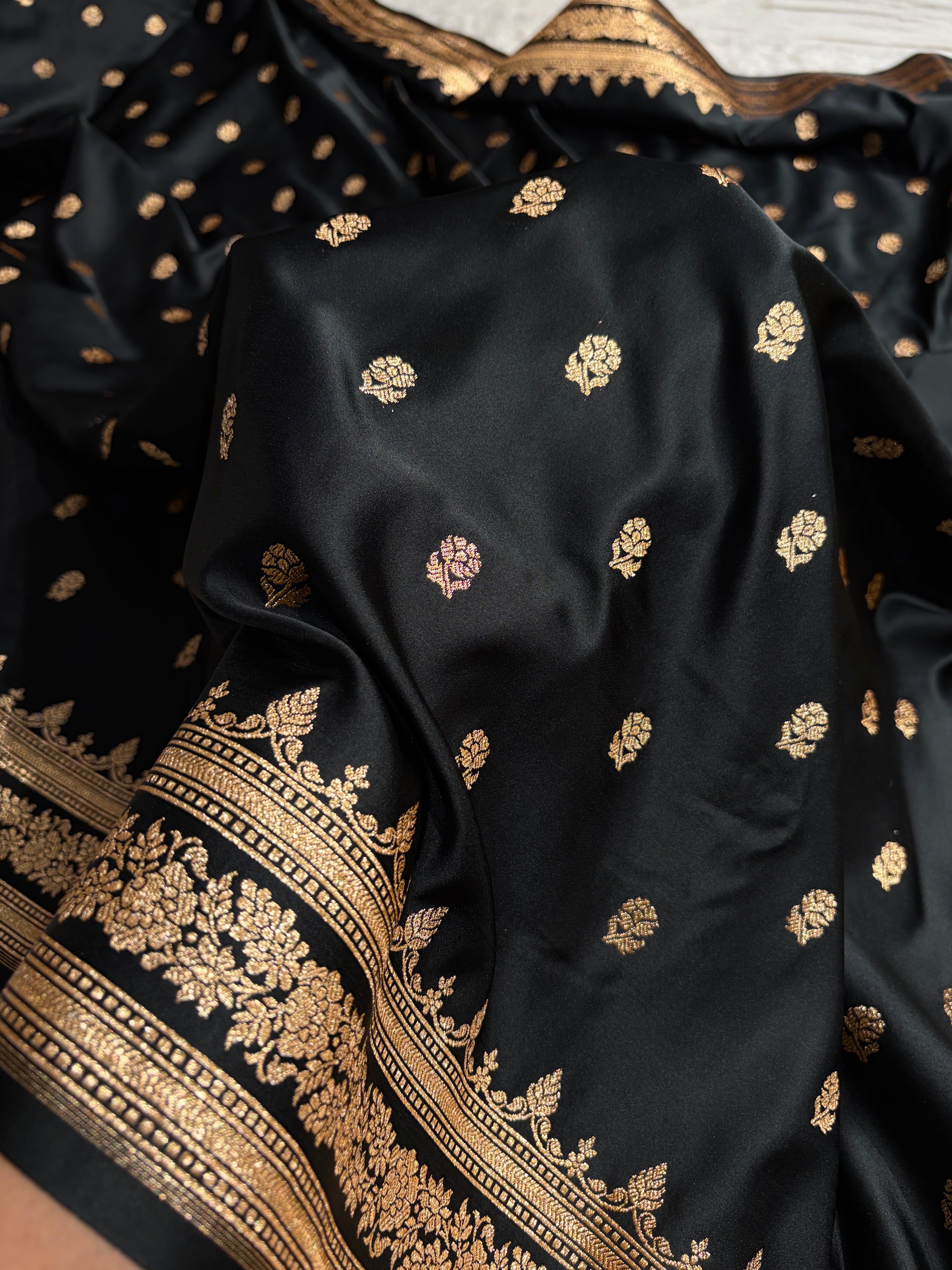 Banarasi Cross Black Floral Pattern Satin Katan Silk Saree SK76