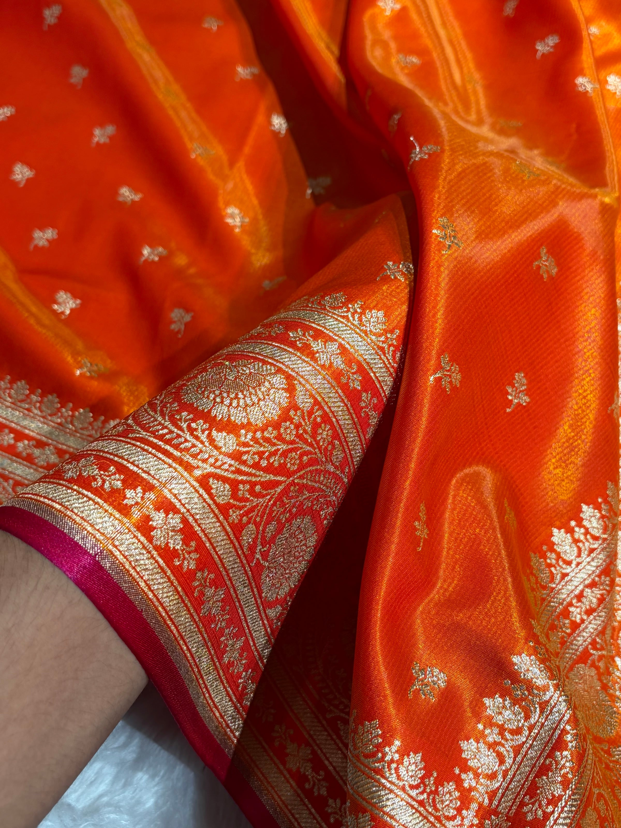 Banarasi Fire Gold Shades Cross Pattern Banarasi Satin Silk Saree SS52