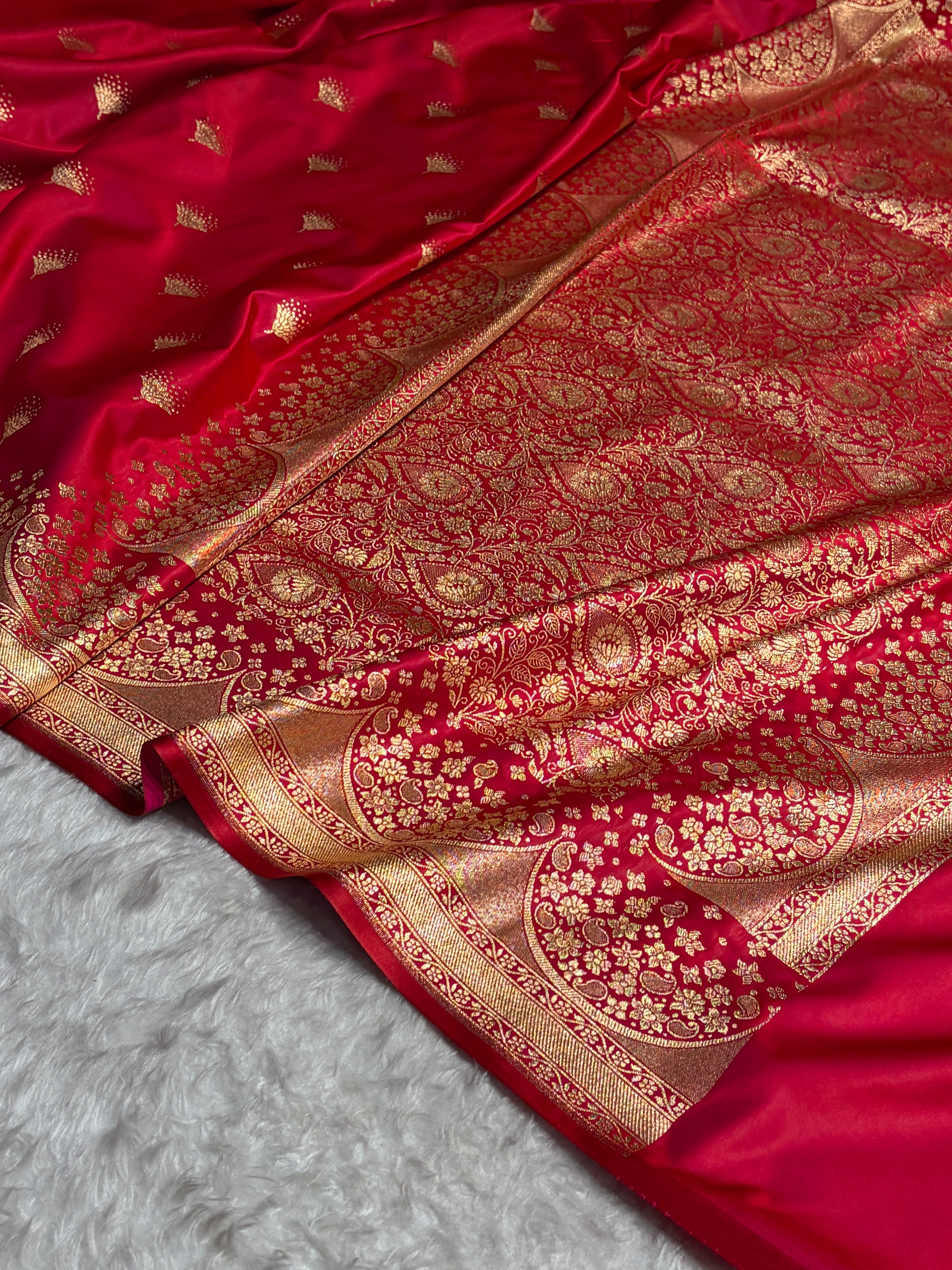Cross Red Floral Banasari Pattern Satin Katan Silk Saree SK83