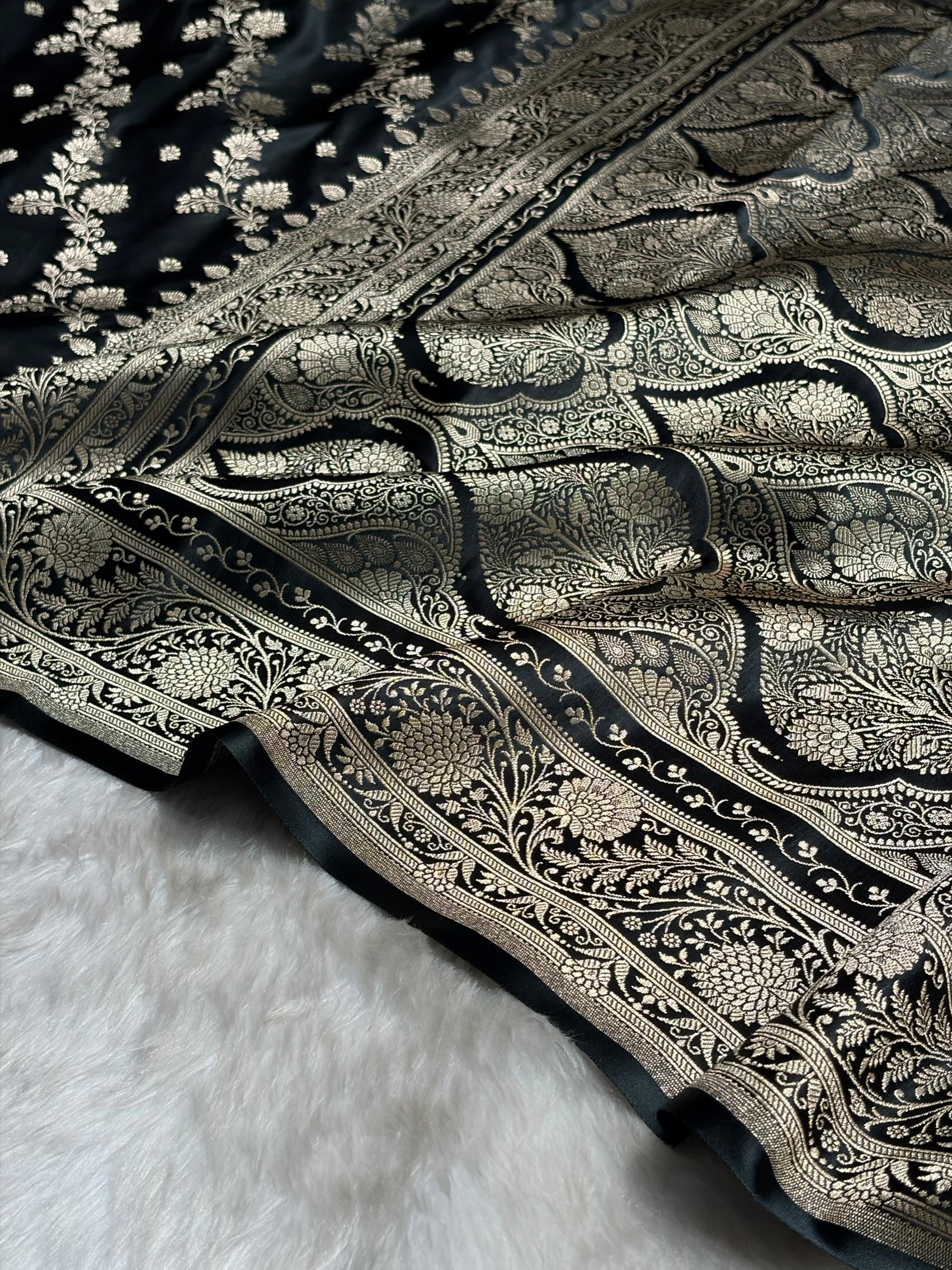 Black Booti Banarasi Katan Silk Saree SK24