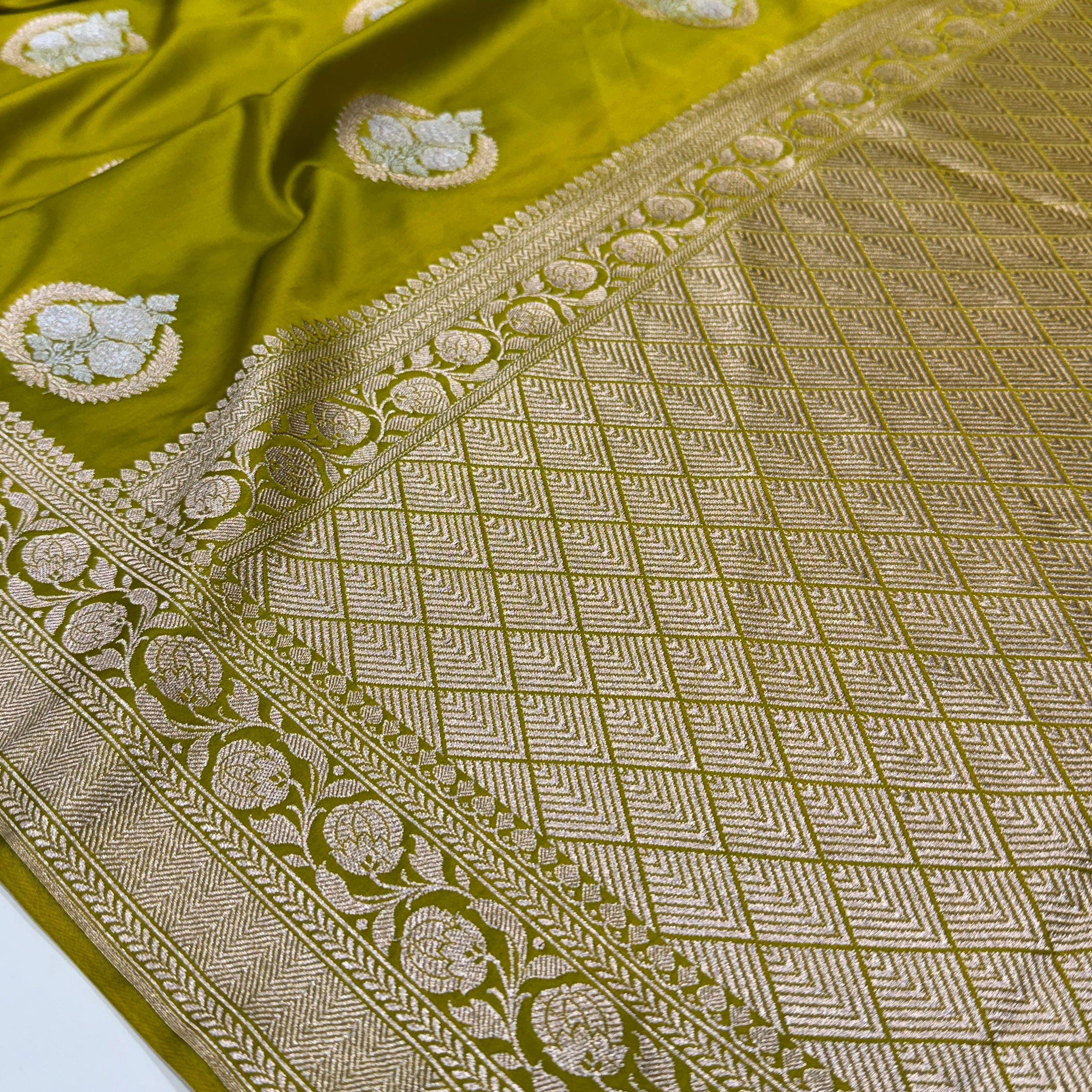 Mehandi Green Minakari Boota Mashru Silk Saree