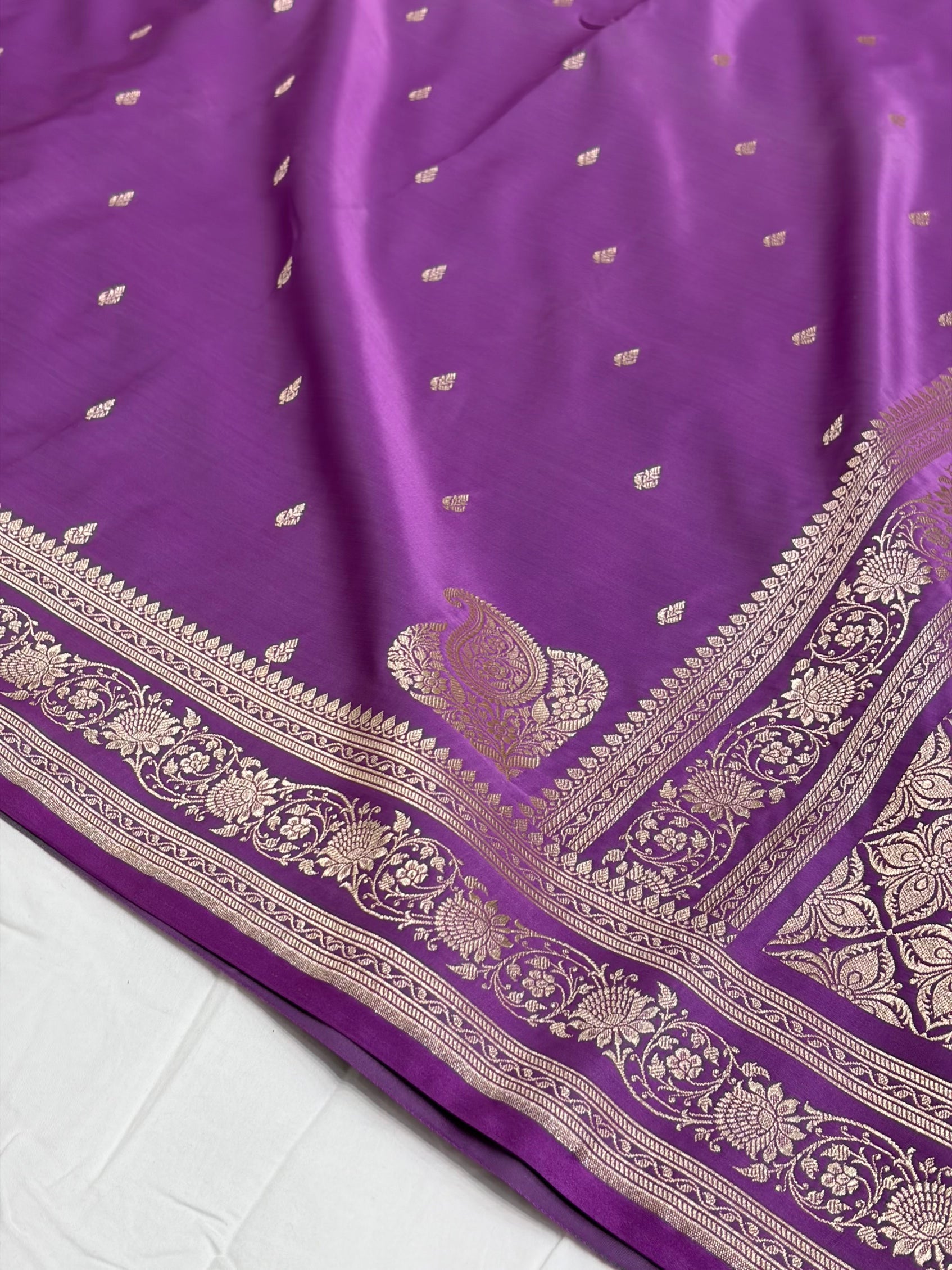 Lavender Shade With Booti Pattern Mashru Silk Saree