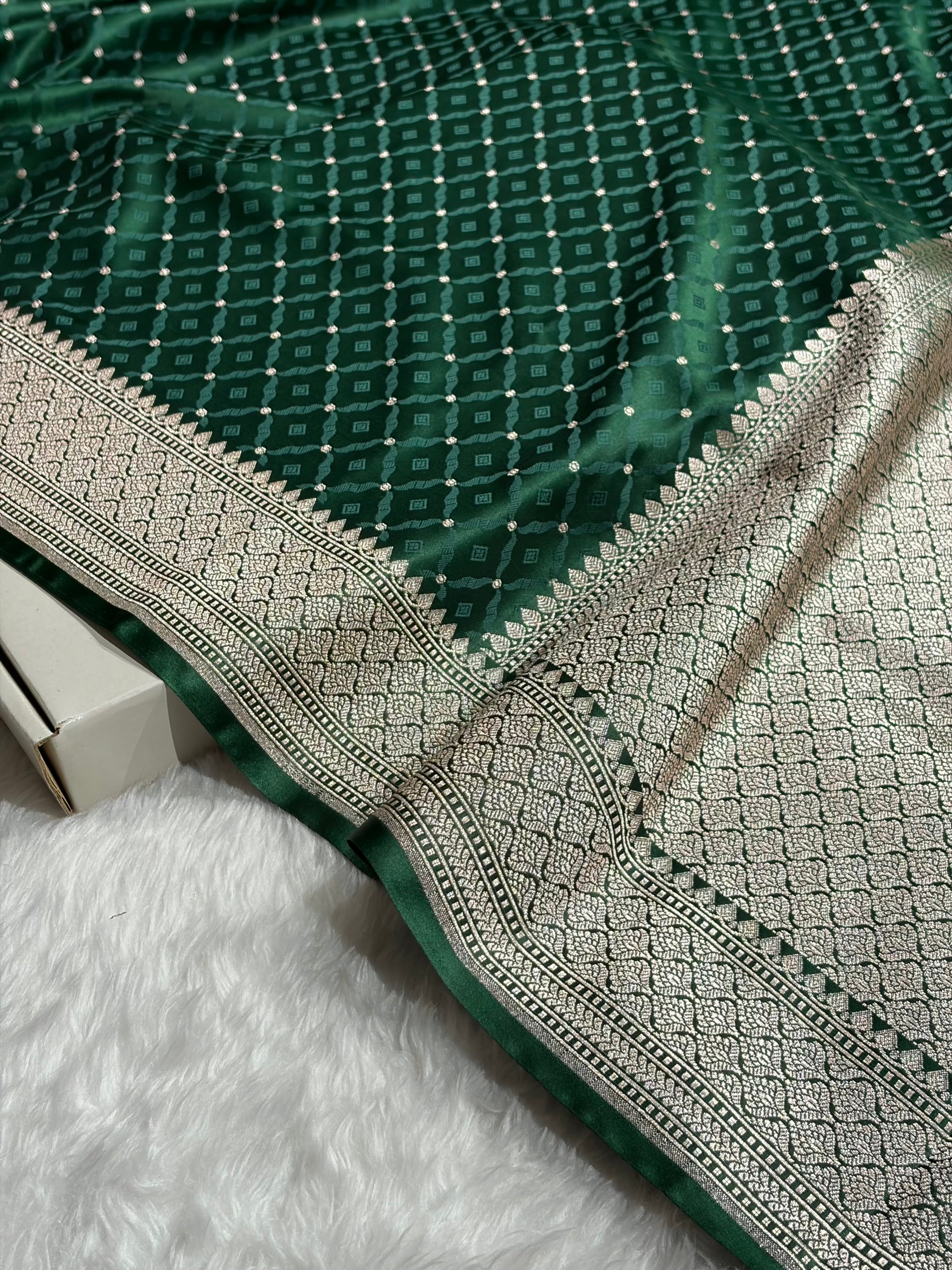 Bottle Green Shades Tanchoi Motif Mashru Silk Saree MST-14