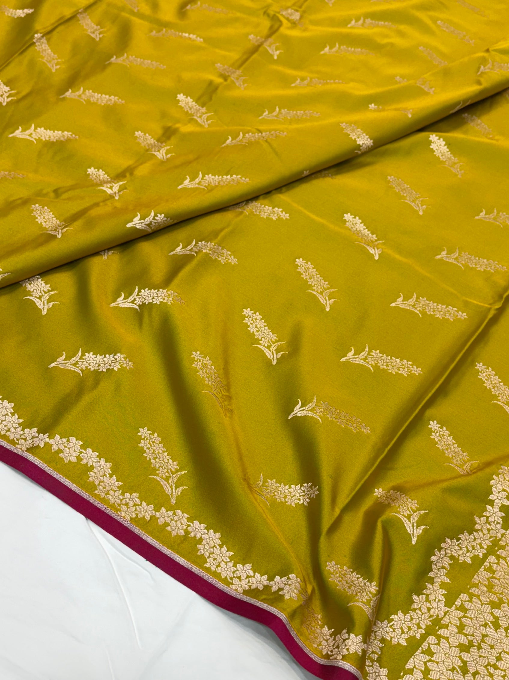 Mehndi Mauve Shade With Booti Pattern Mashru Silk Saree