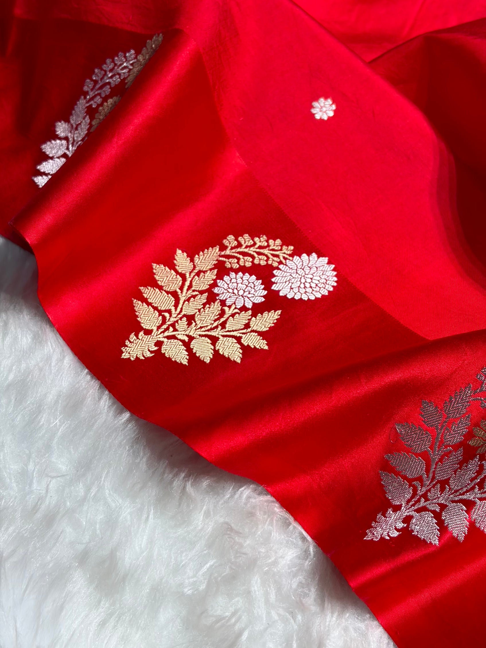 Red Shade Handwoven Kaduwa Pure Katan Raw Silk RM-05