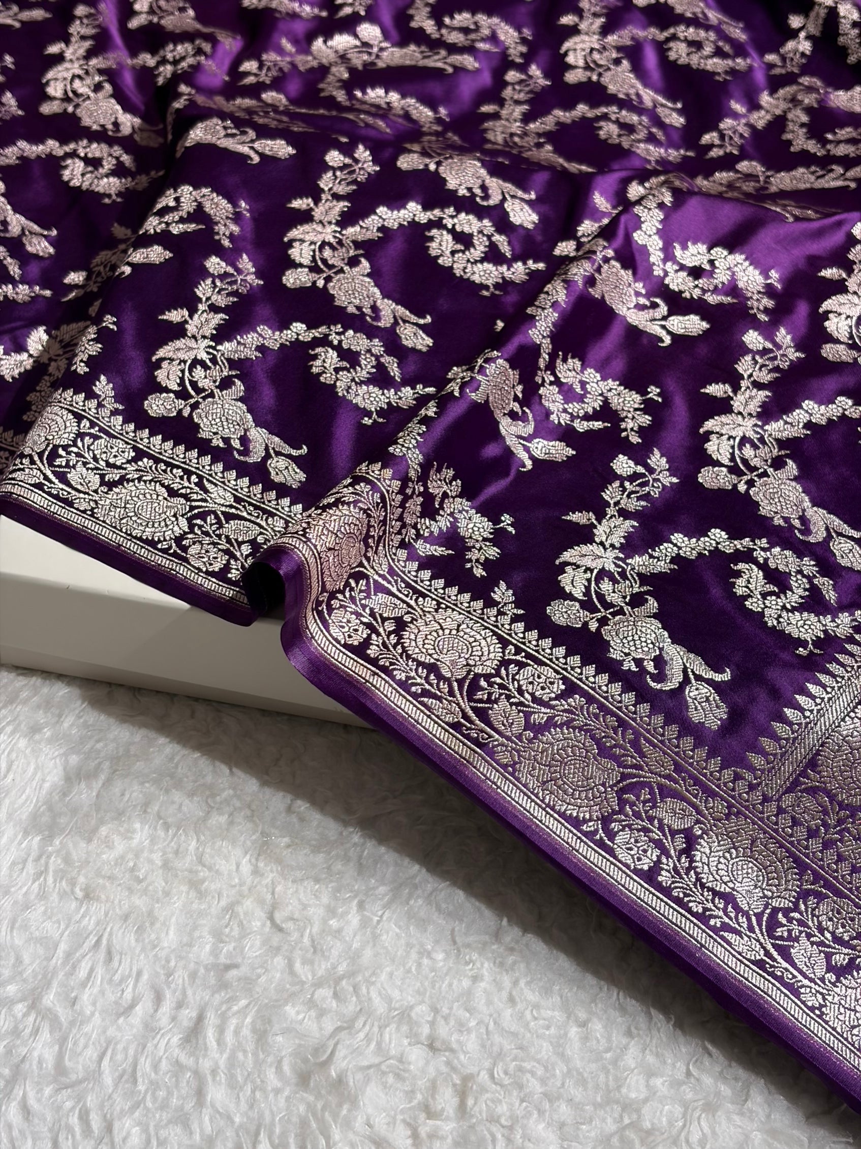 Banarasi Floral Jaal Pattern in Purple Shades Floral Mashru Silk Saree MCS104