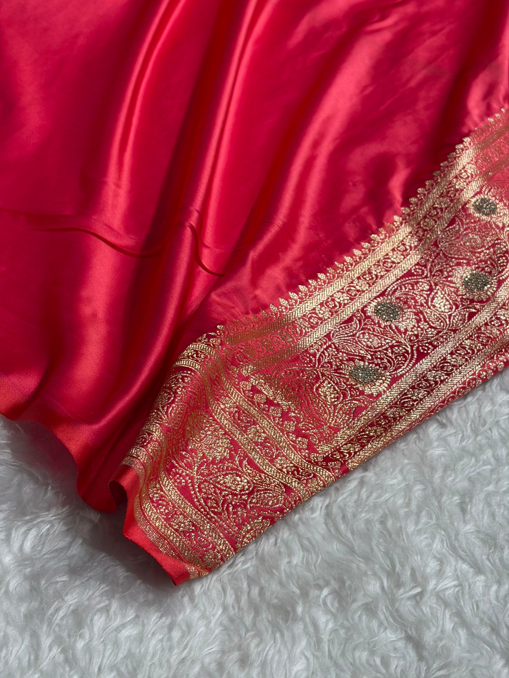 Banarasi Gajri Shades Jaal Pattern With Swarovski Stone & Zardozi Satin Katan Silk Saree BSK55