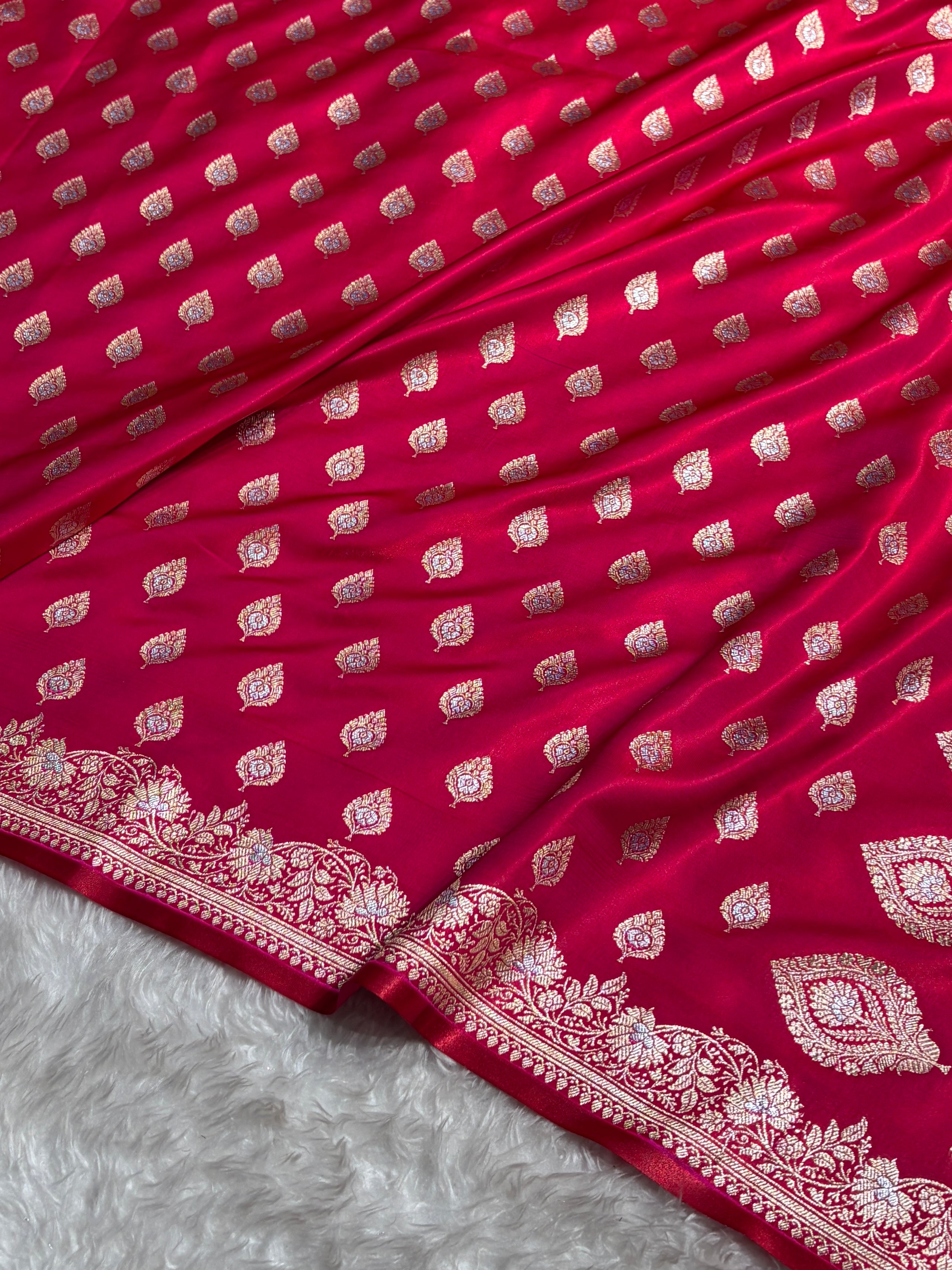 Banarasi Pinkish Red Shades Minakari Booti Pattern Banarasi Satin Silk Saree SS60