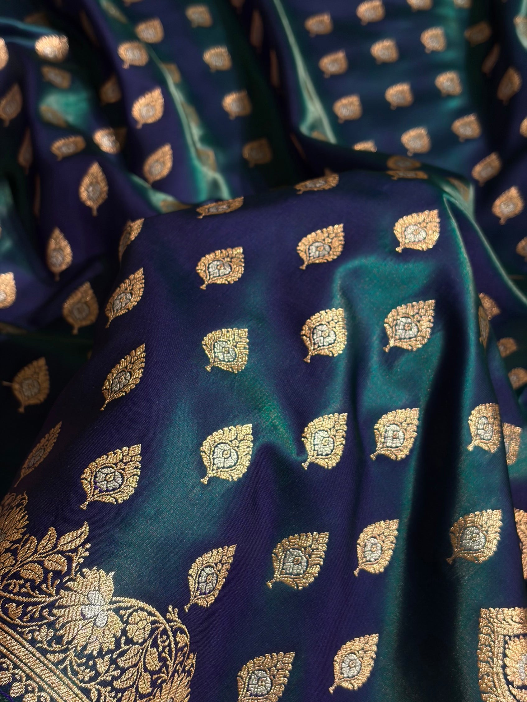 Banarasi Peacock Shades Minakari Booti Pattern Banarasi Satin Silk Saree SS60