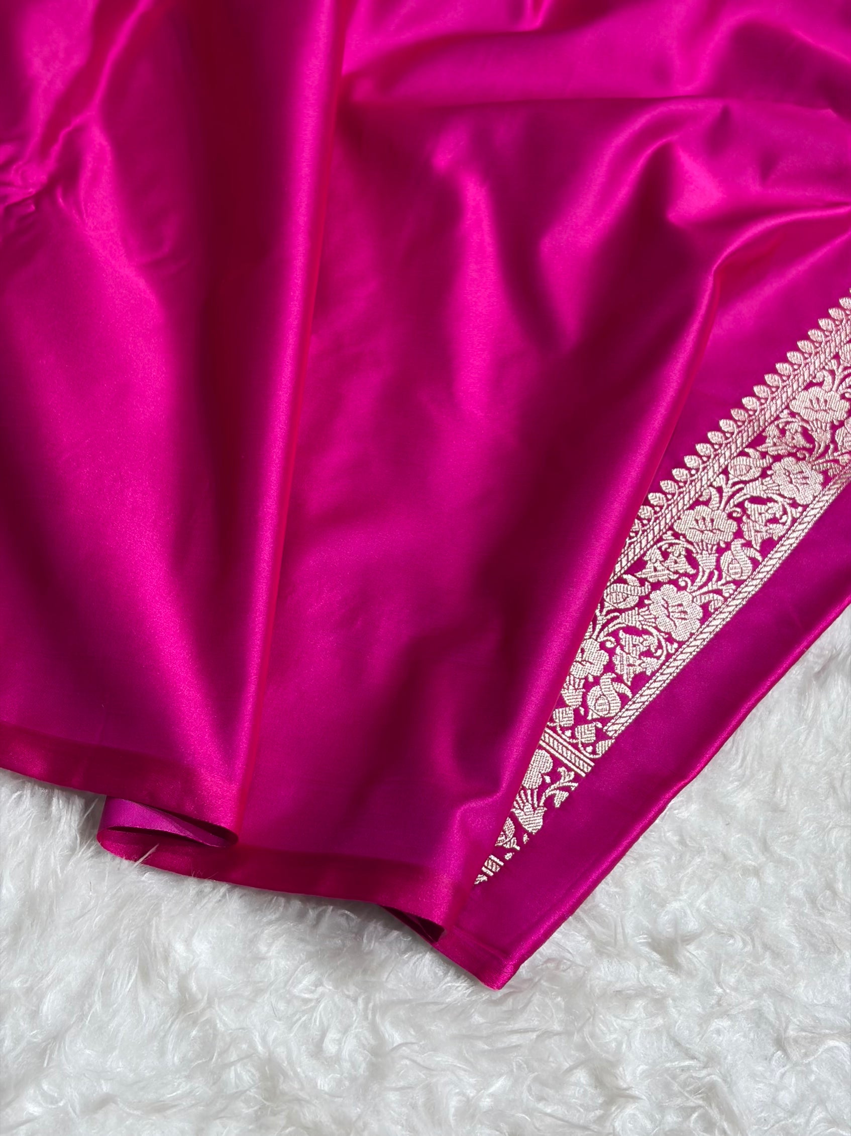 Contrast Wine / Olive Gold Shades Banarasi Booti Pattern Mashru Silk Saree MSM-138