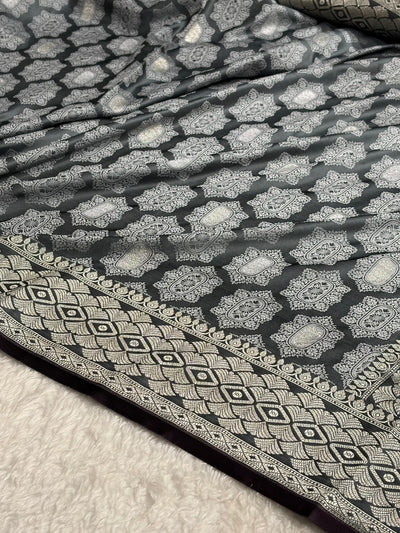 Banarasi Dark Grey Shades Tanchoi Motif Mashru Silk Saree