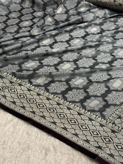 Banarasi Dark Grey Shades Tanchoi Motif Mashru Silk Saree