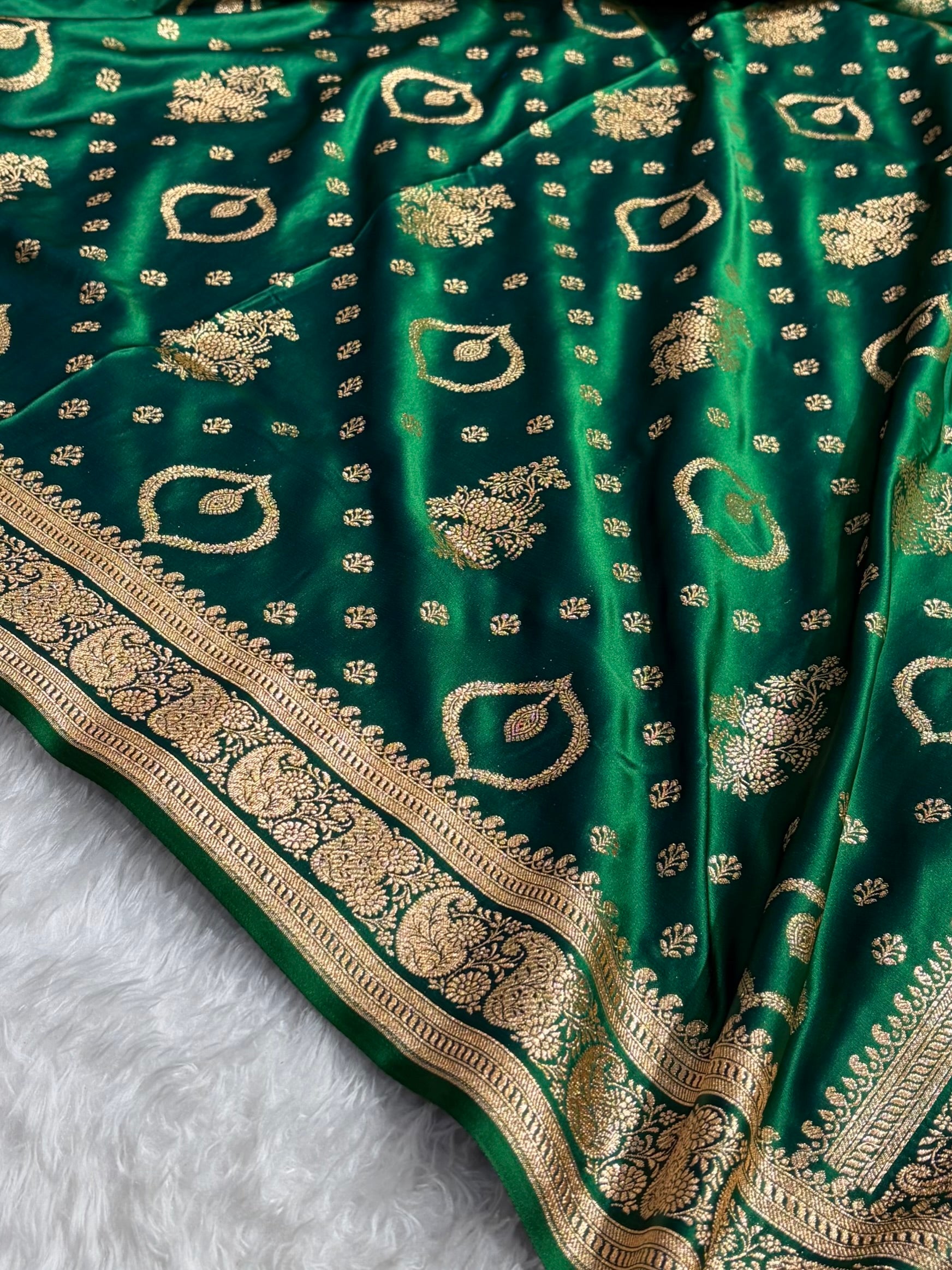 Banarasi Satin Katan Saree With Unique Boota in Cross Green Shades SK92
