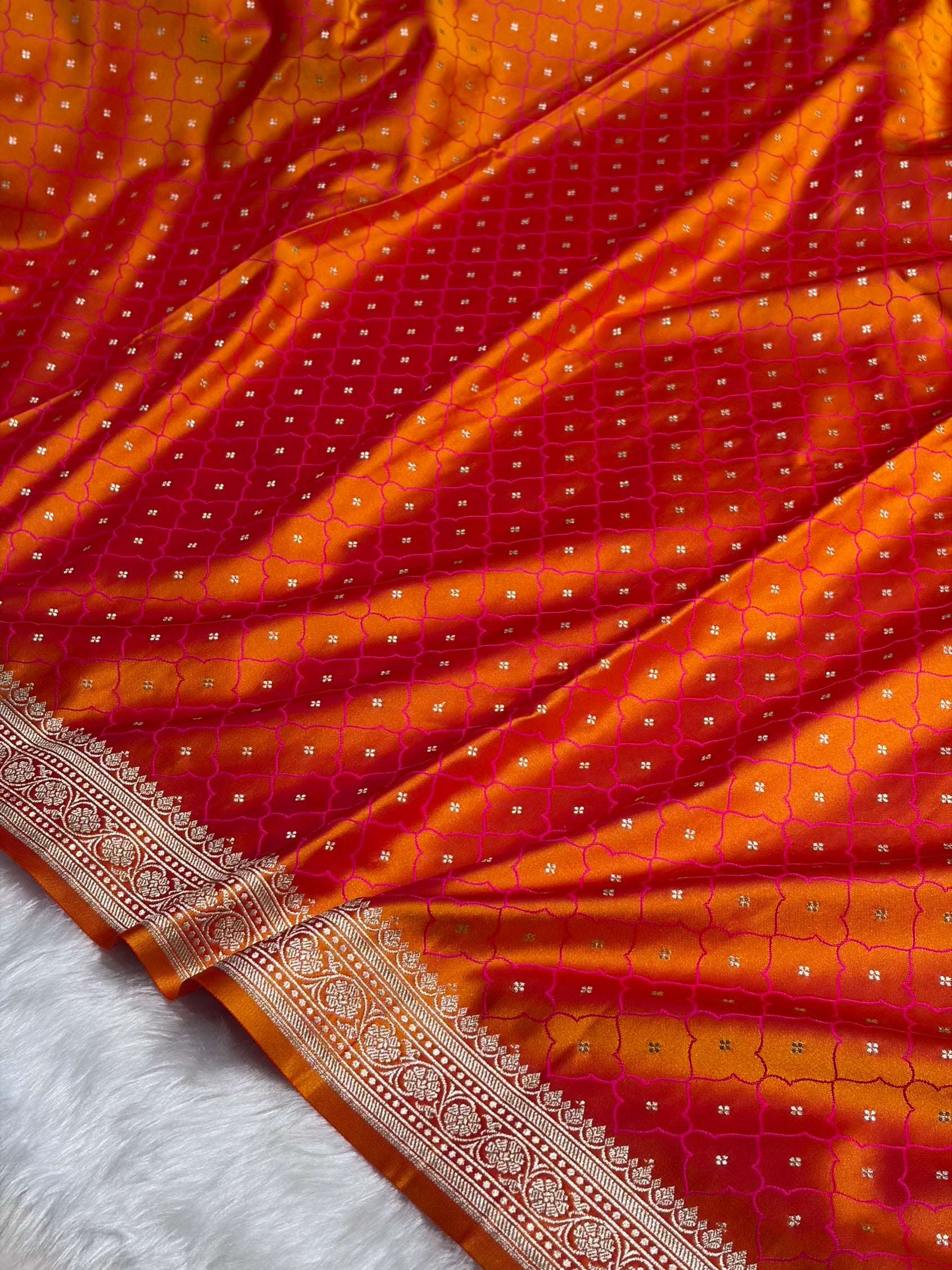 Magentic Gold Shades Tanchoi Motif Mashru Silk Saree MST-13