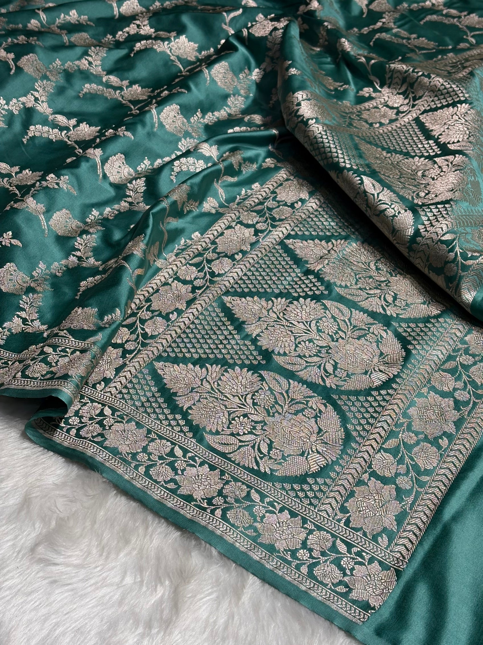 Turquoise Shades Jaal Mashru Silk Saree MS48