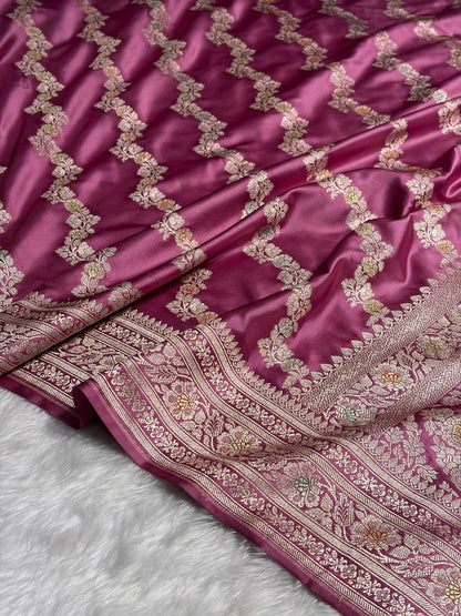 Mauve Shades Minakari Mashru Silk Saree With Cross Pattern