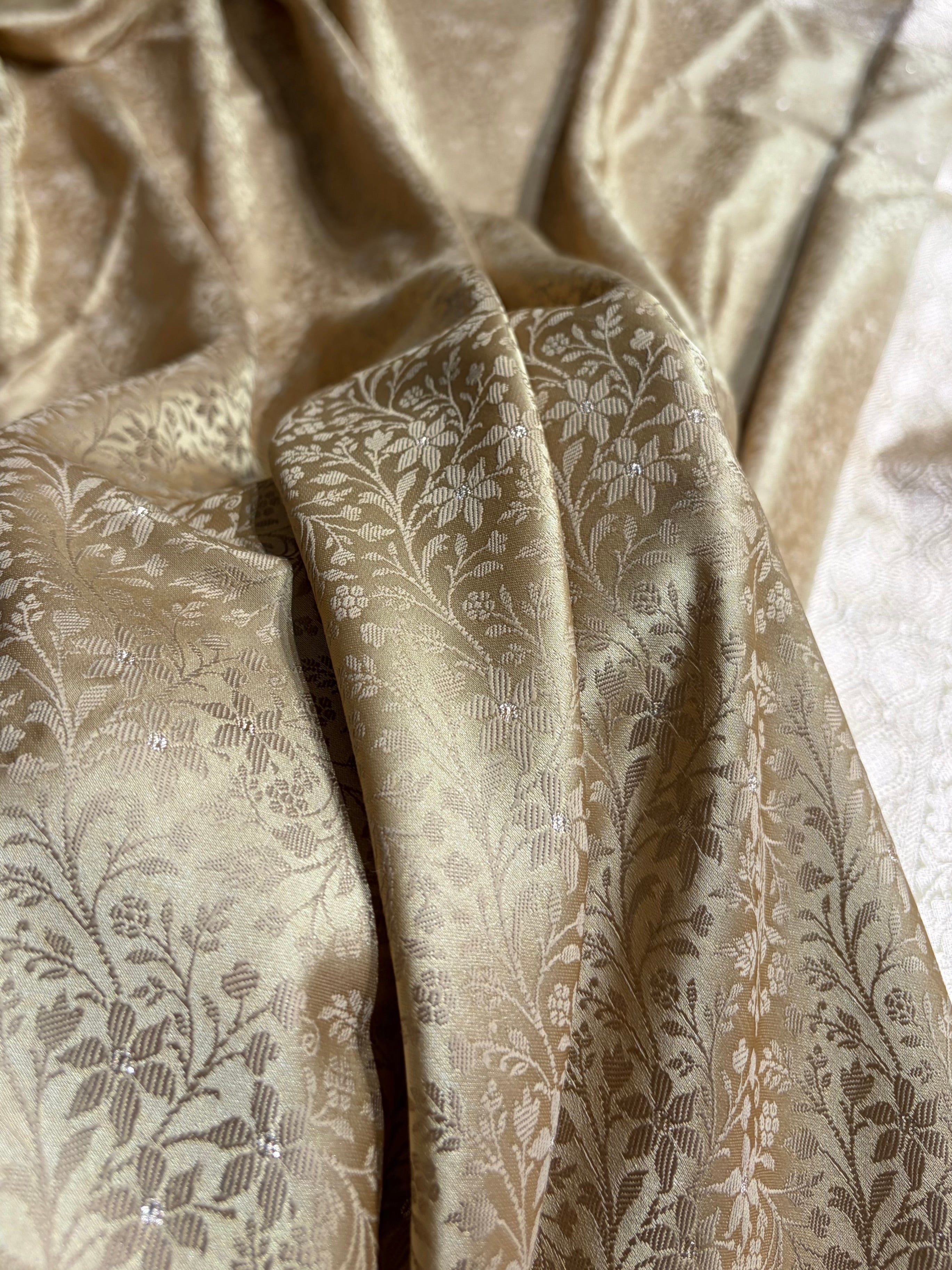 Beige Shades Tanchoi Motif Mashru Silk Saree MST-15