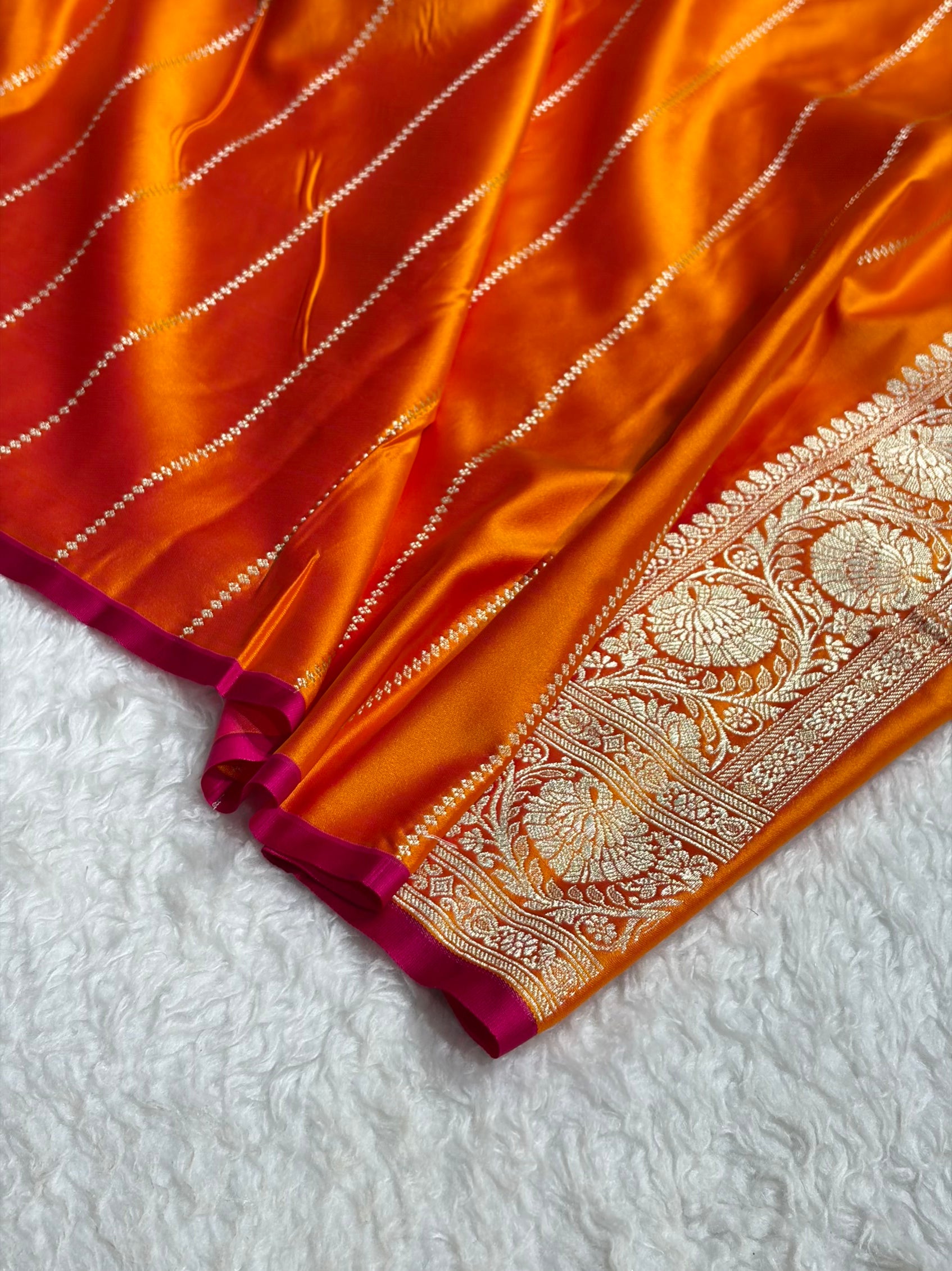 Banarasi Fire Gold Shades Tanchoi Motif Mashru Silk Saree