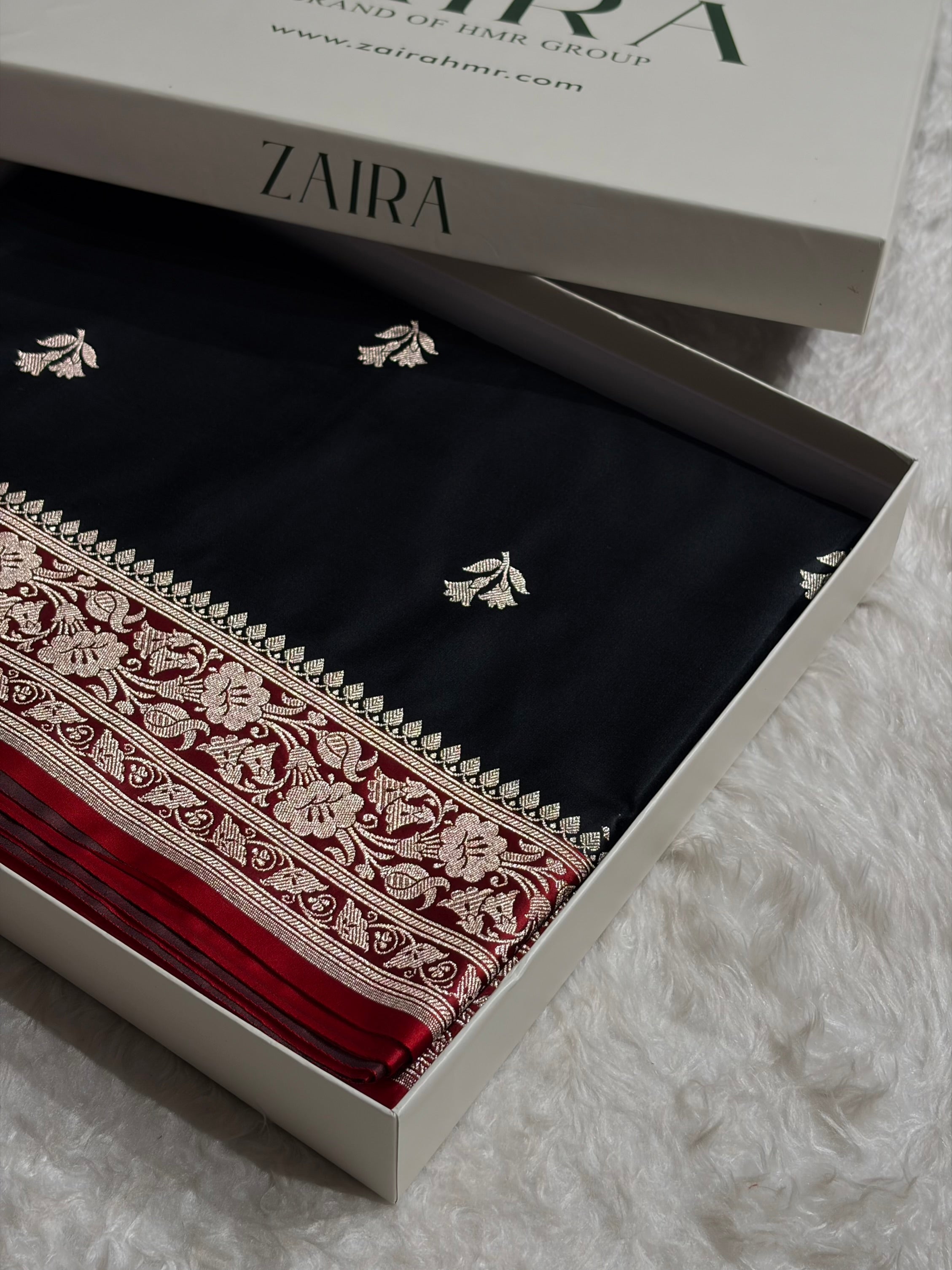 Contrast Black / Red Shades Banarasi Booti Pattern Mashru Silk Saree MSM-138