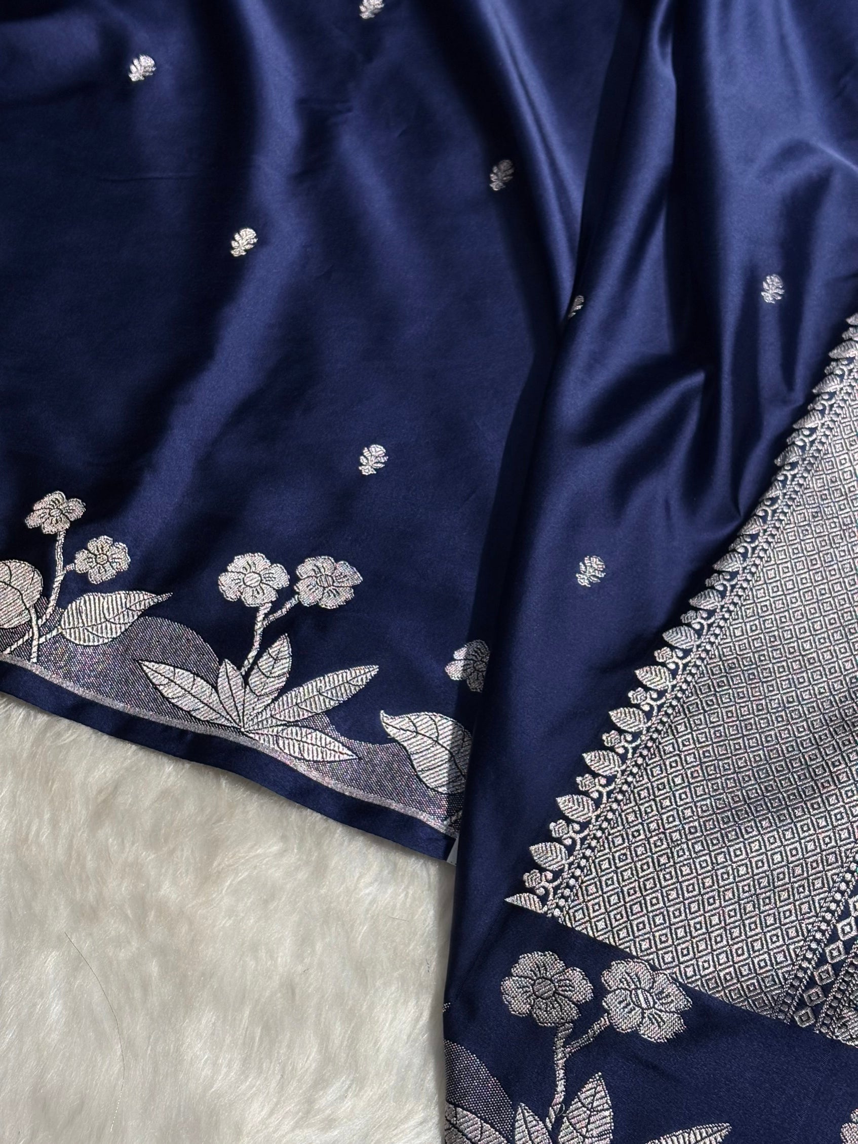Banarasi Navy Blue Booti Mashru Silk Saree MS58