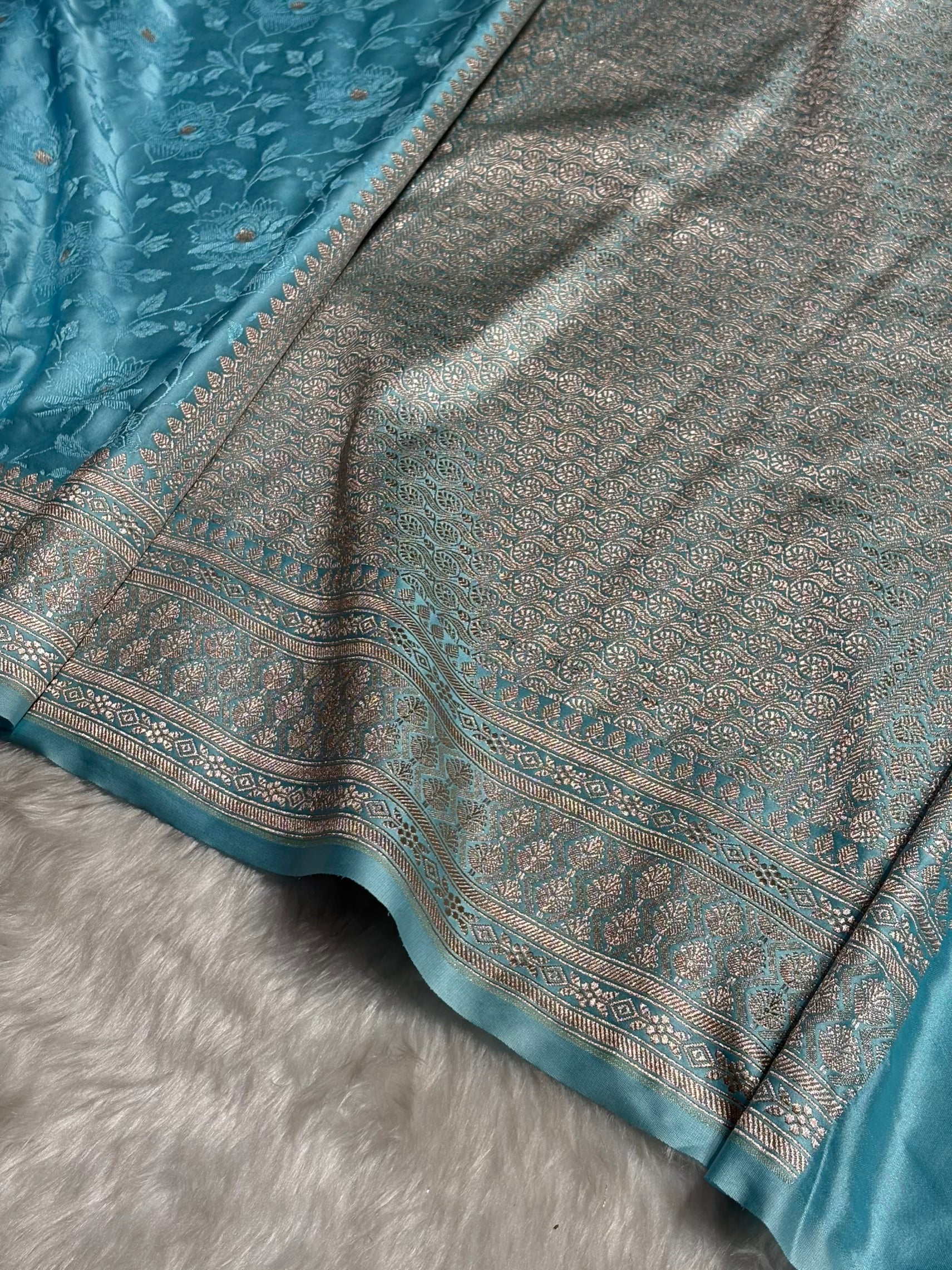 Banarasi Tanchoi Sky Blue Floral Booti Mashru Silk Saree MS59
