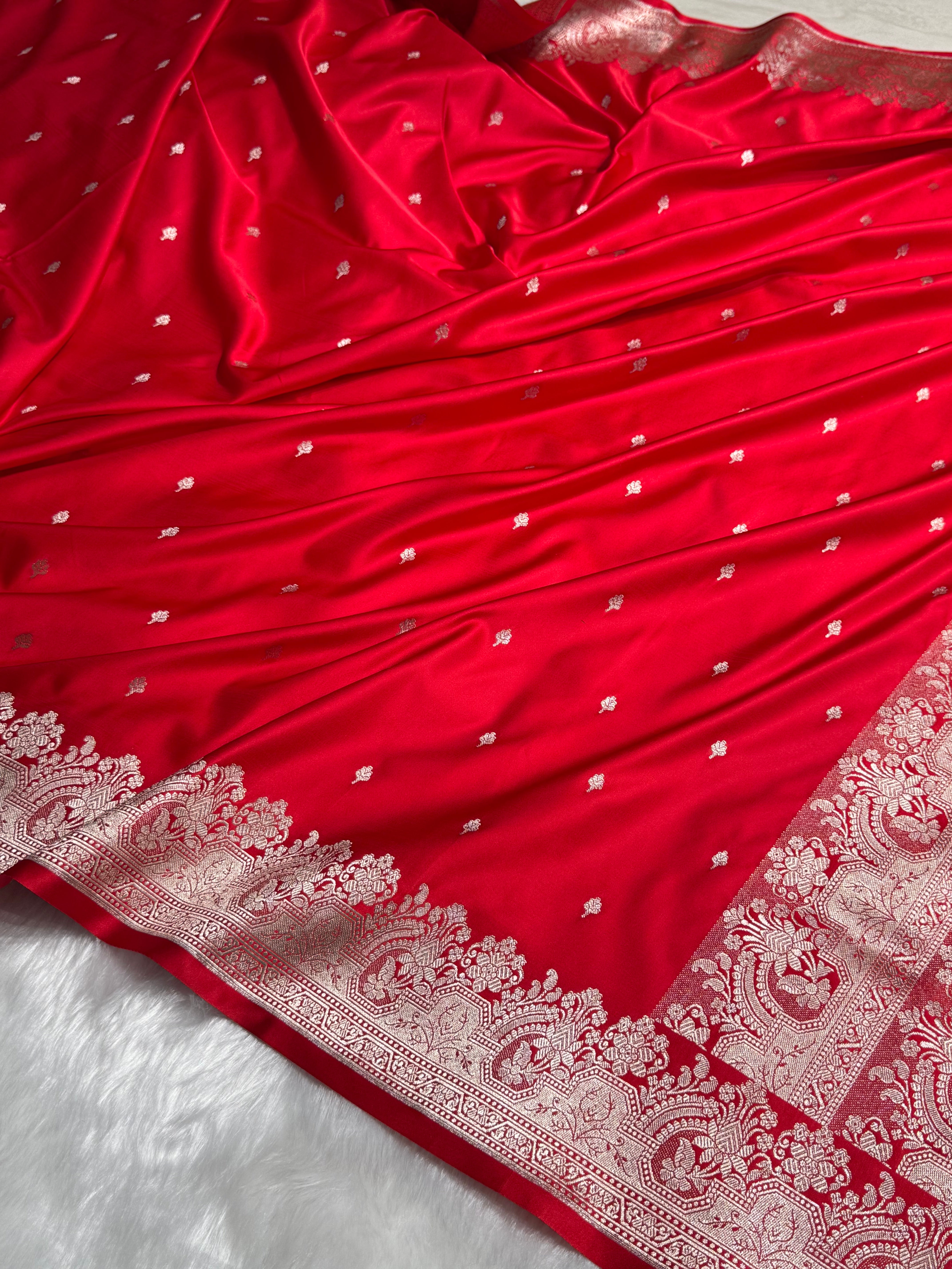 Red Shades Motif Booti Mashru Silk Saree