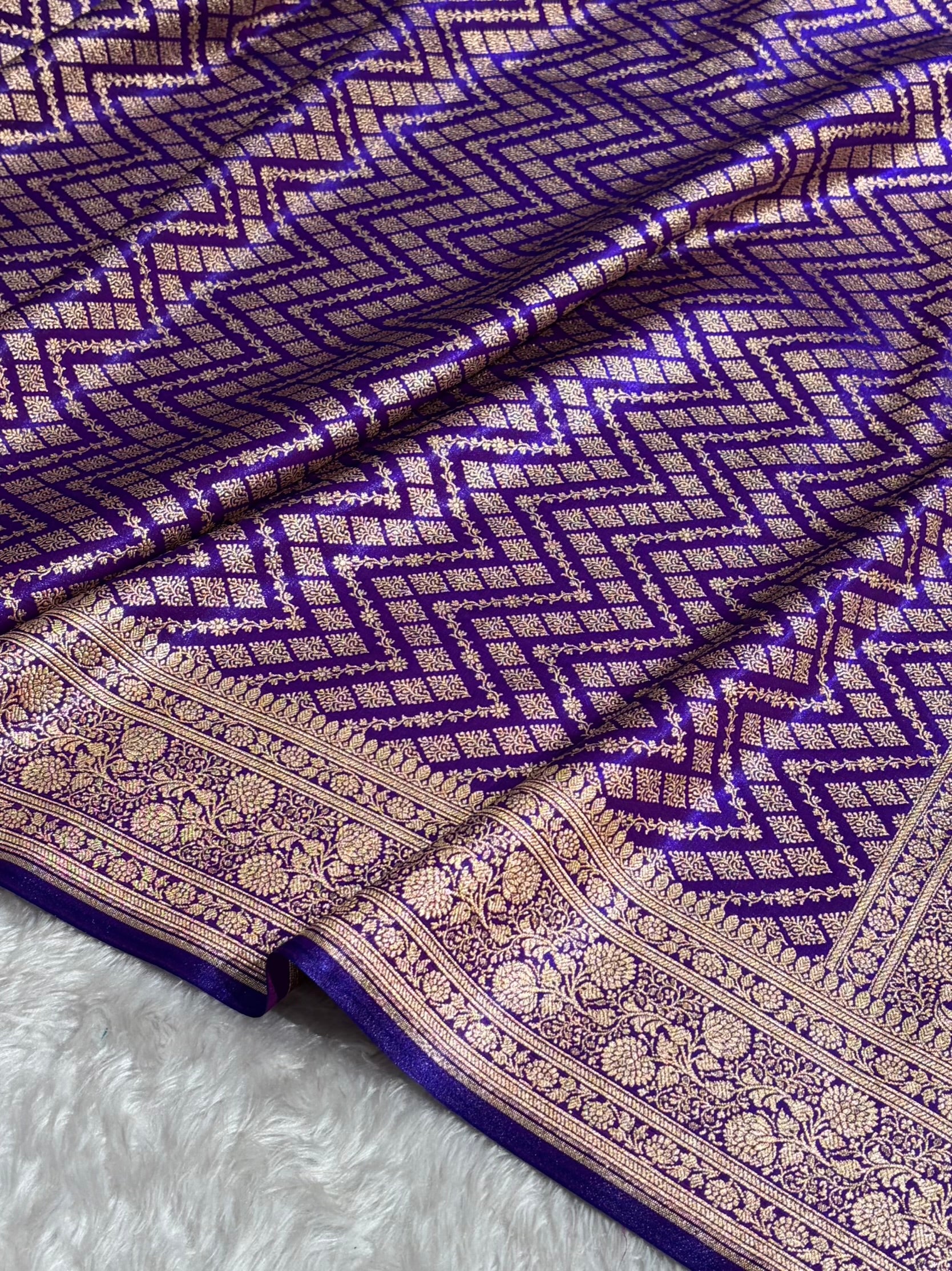 Purple Shades Jaal Pattern Banarasi Satin Silk Saree SS56