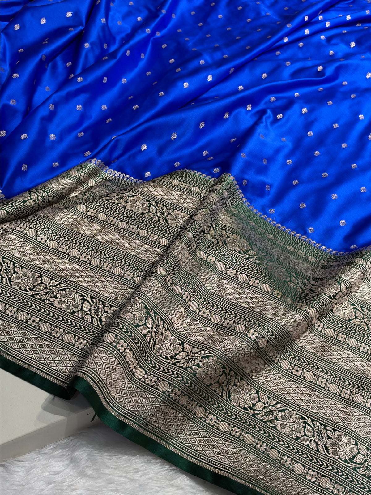 Banarasi Skirt pattern Royal blue and Bottle green Contrast Mashru silk saree MCS112