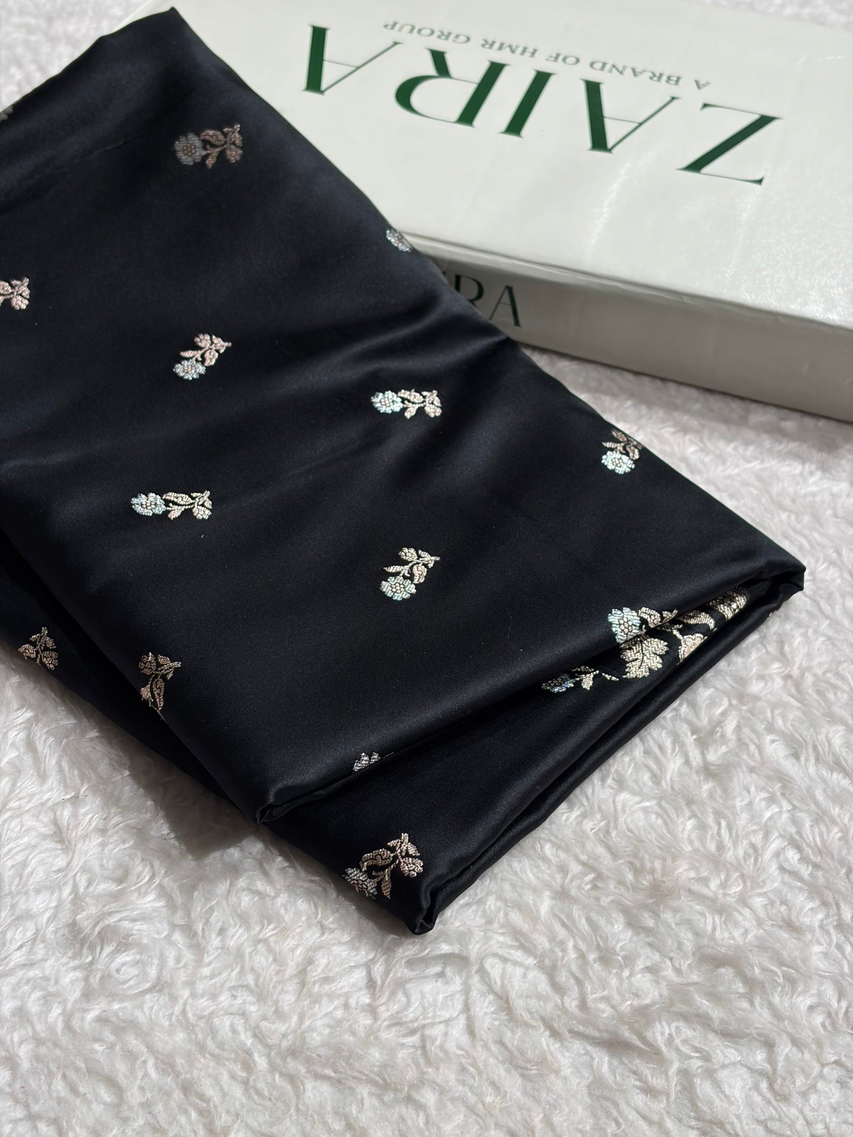 Black Boota With Floral Border Mashru Silk Saree MSM-86