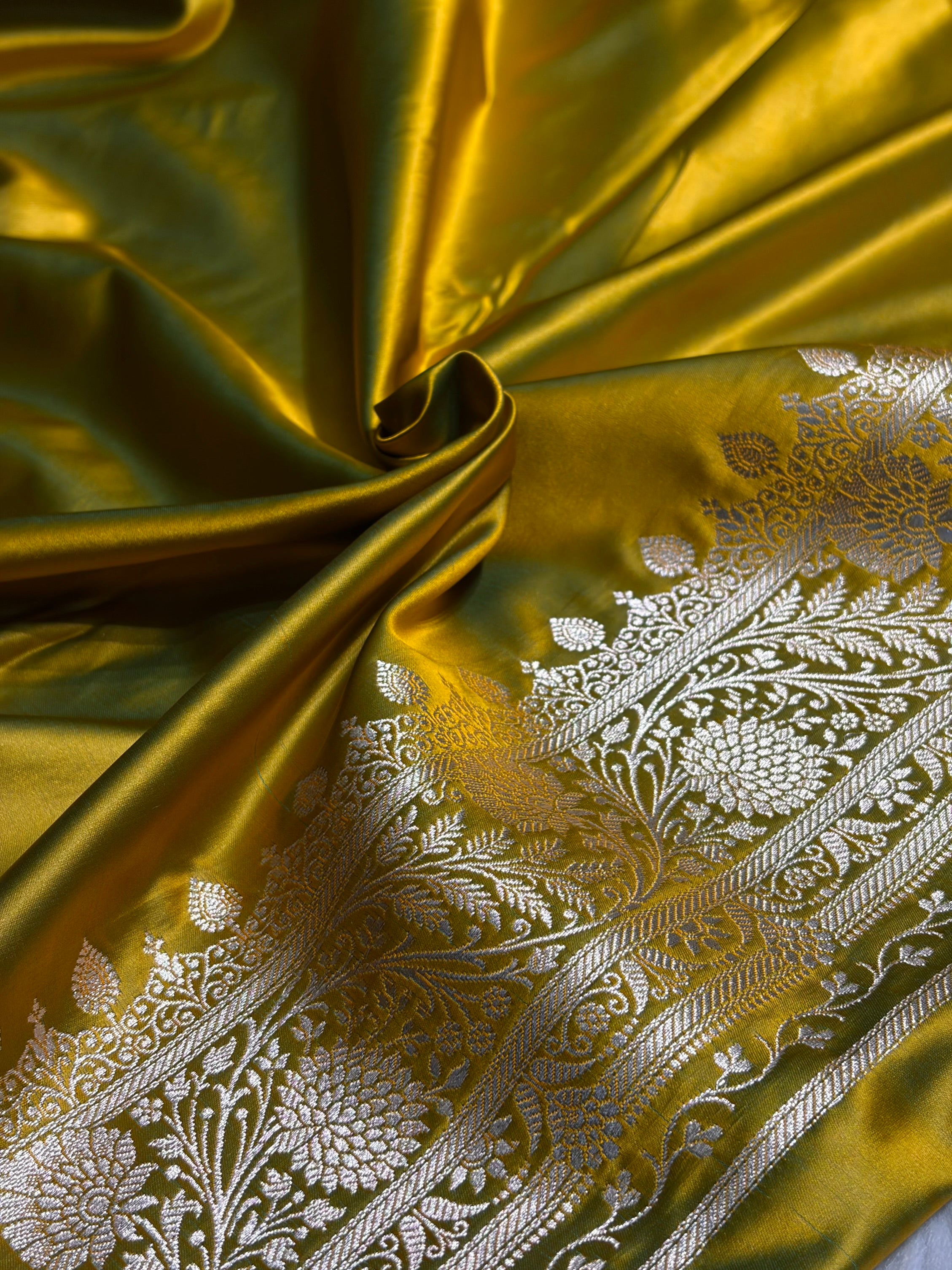 Liril Green Banarasi Jaal Katan Silk Saree SKM37