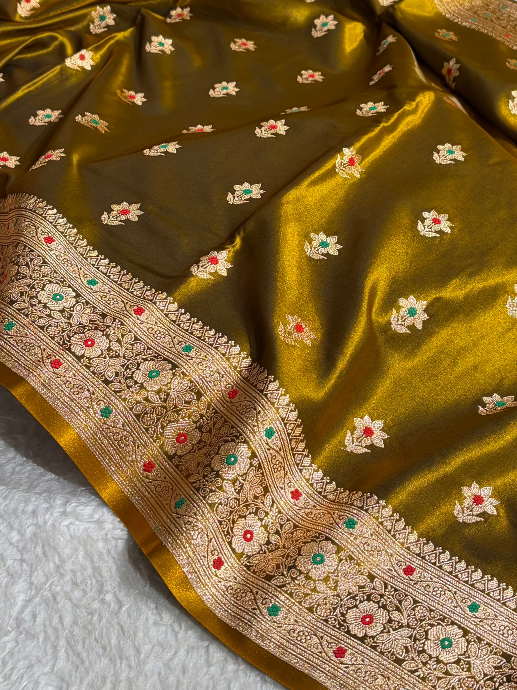 Mehendi Shades Minakari Boota Pattern Banarasi Satin Silk Saree SS44