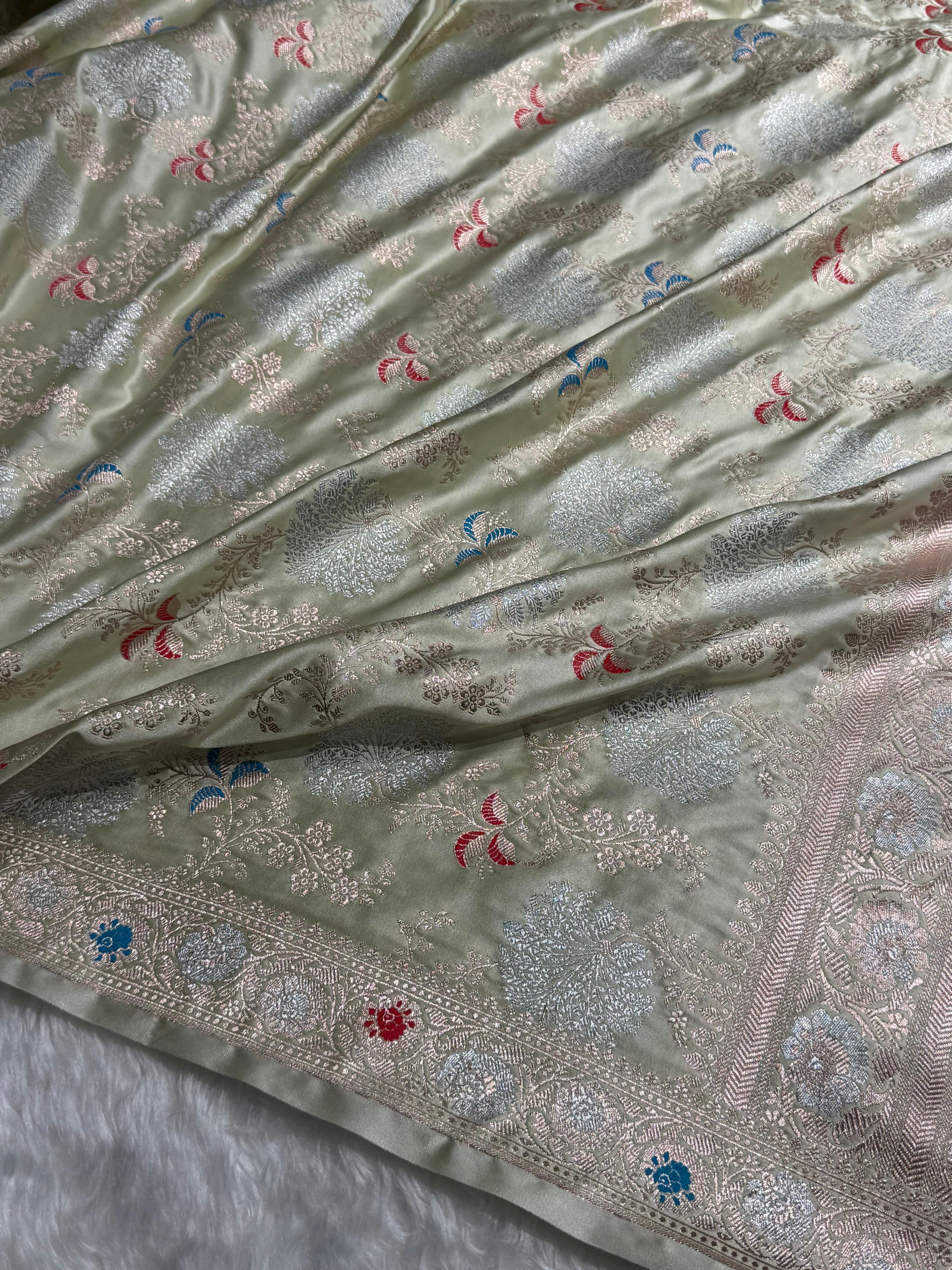 Banarasi Floral Minakari Jaal Pattern in Ivory Shades Floral Mashru Silk Saree MCS100