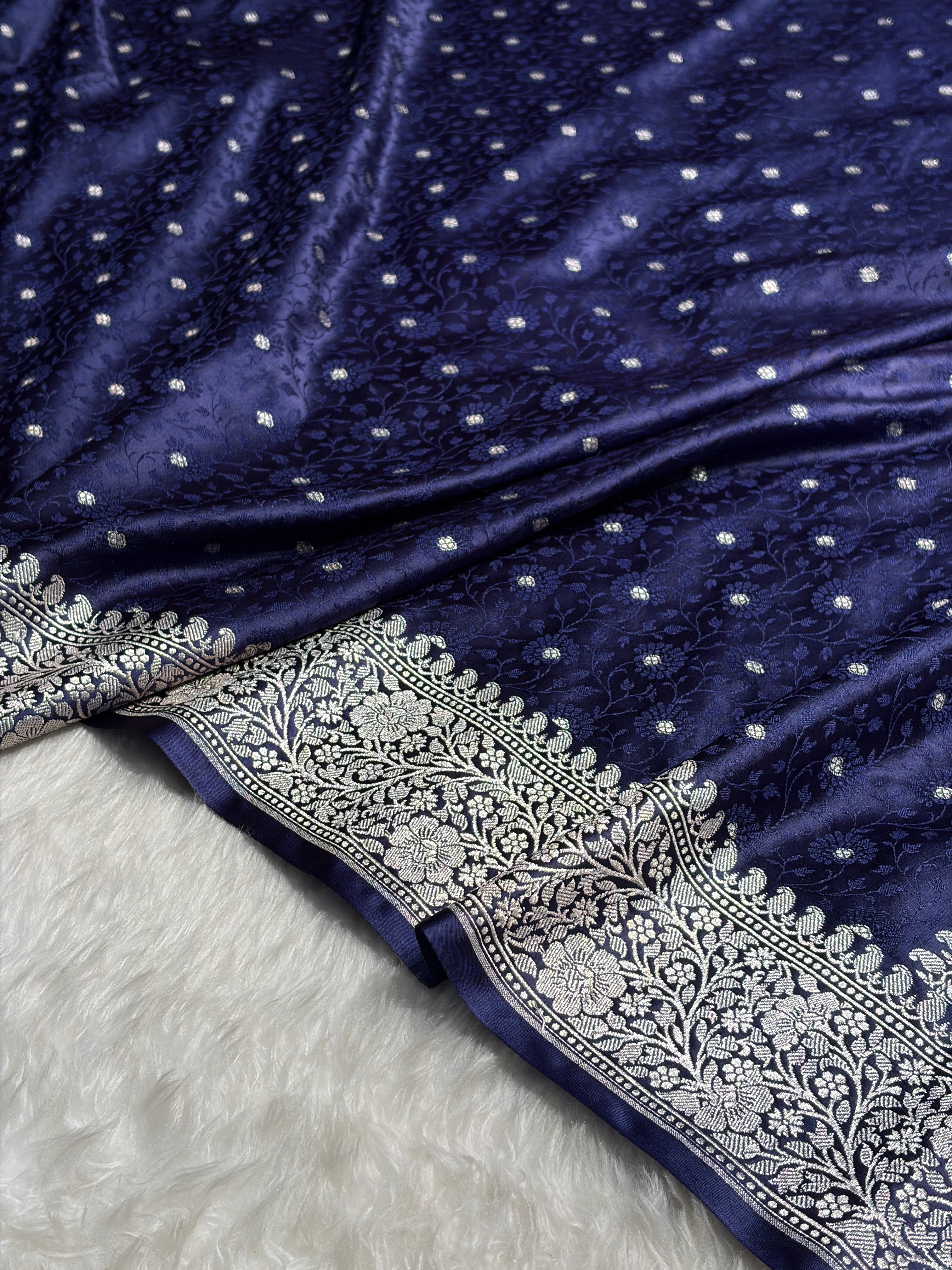 Navy Blue Shades Booti Tanchoi Mashru Silk Saree