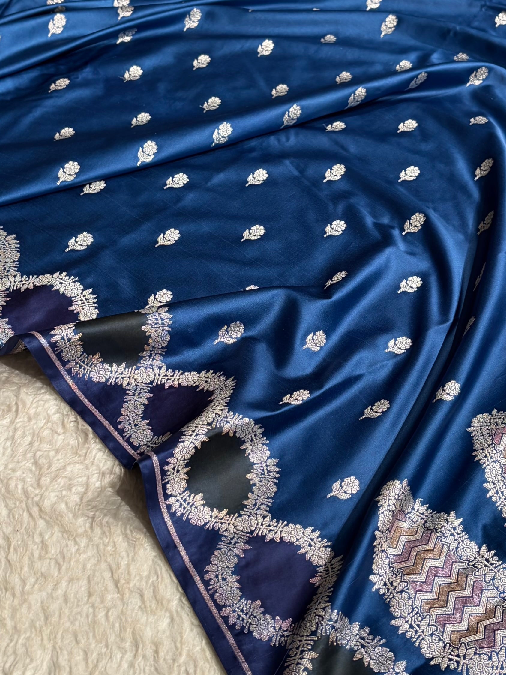 Royal Blue Rangkart Scallop Floral Booti Mashru Silk Saree