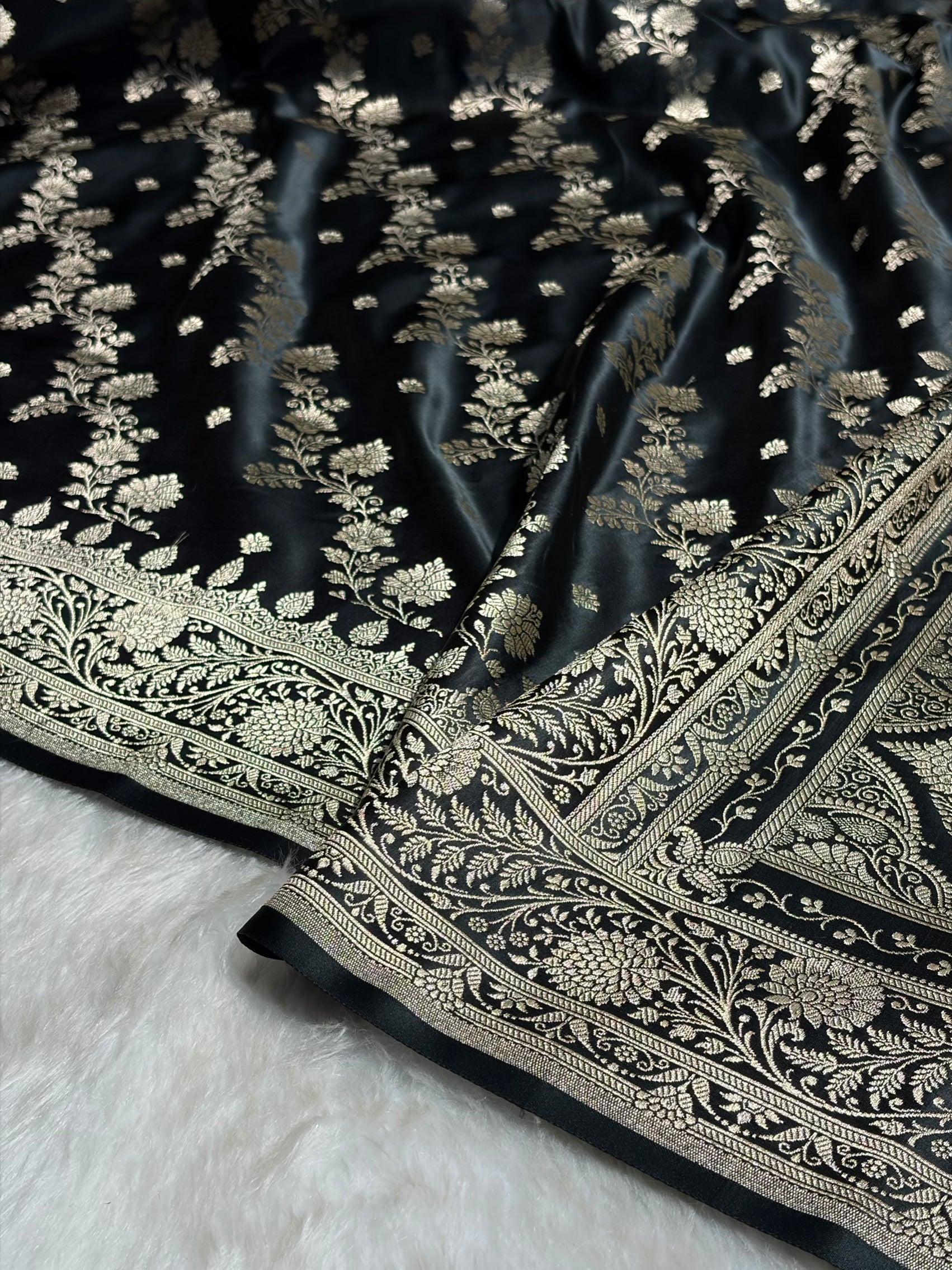 Black Booti Banarasi Katan Silk Saree SK24