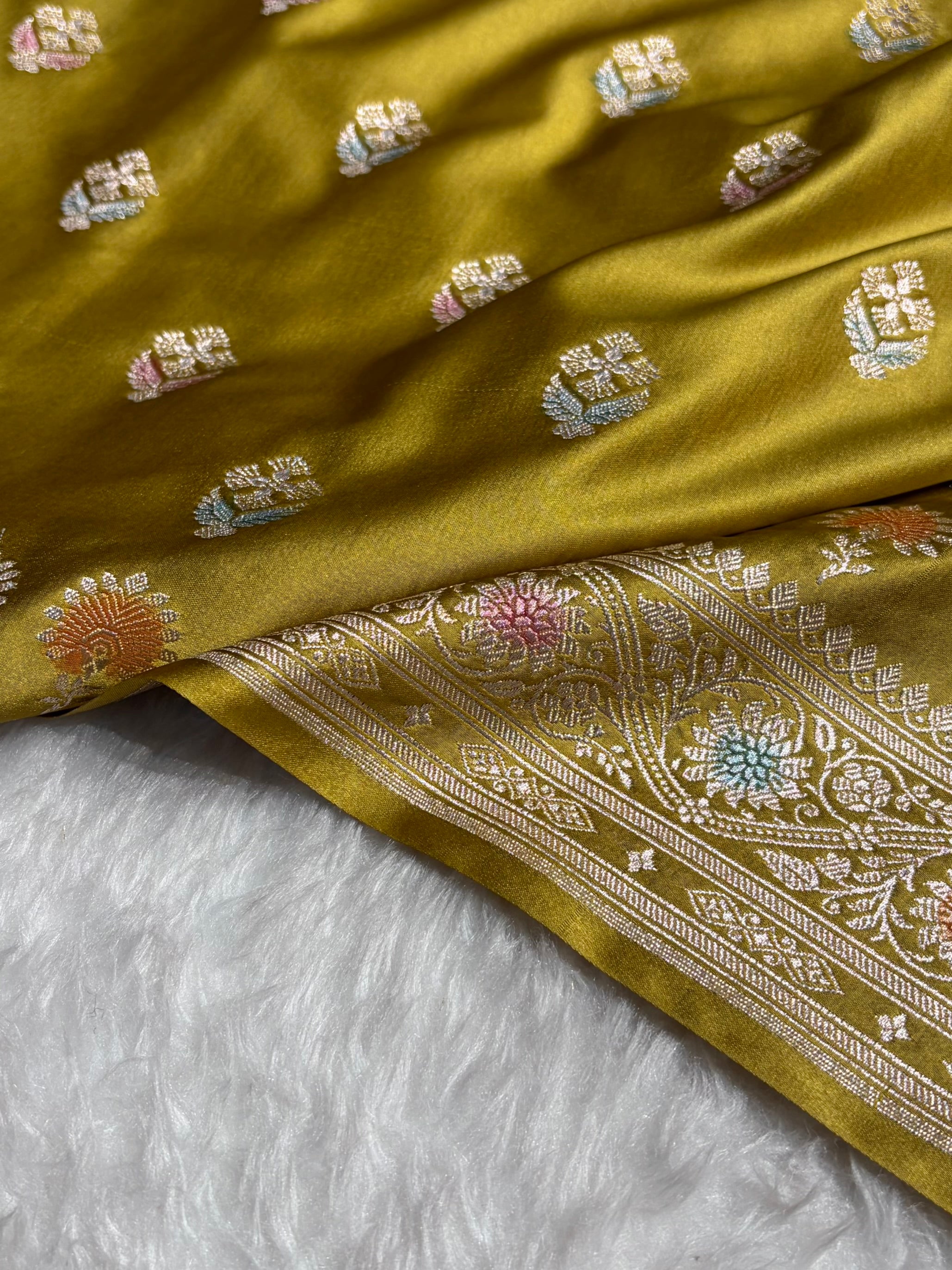 Dusty Mehendi Shades Bananasi Minakari Floral Border Boota Mashru Silk Saree MS66