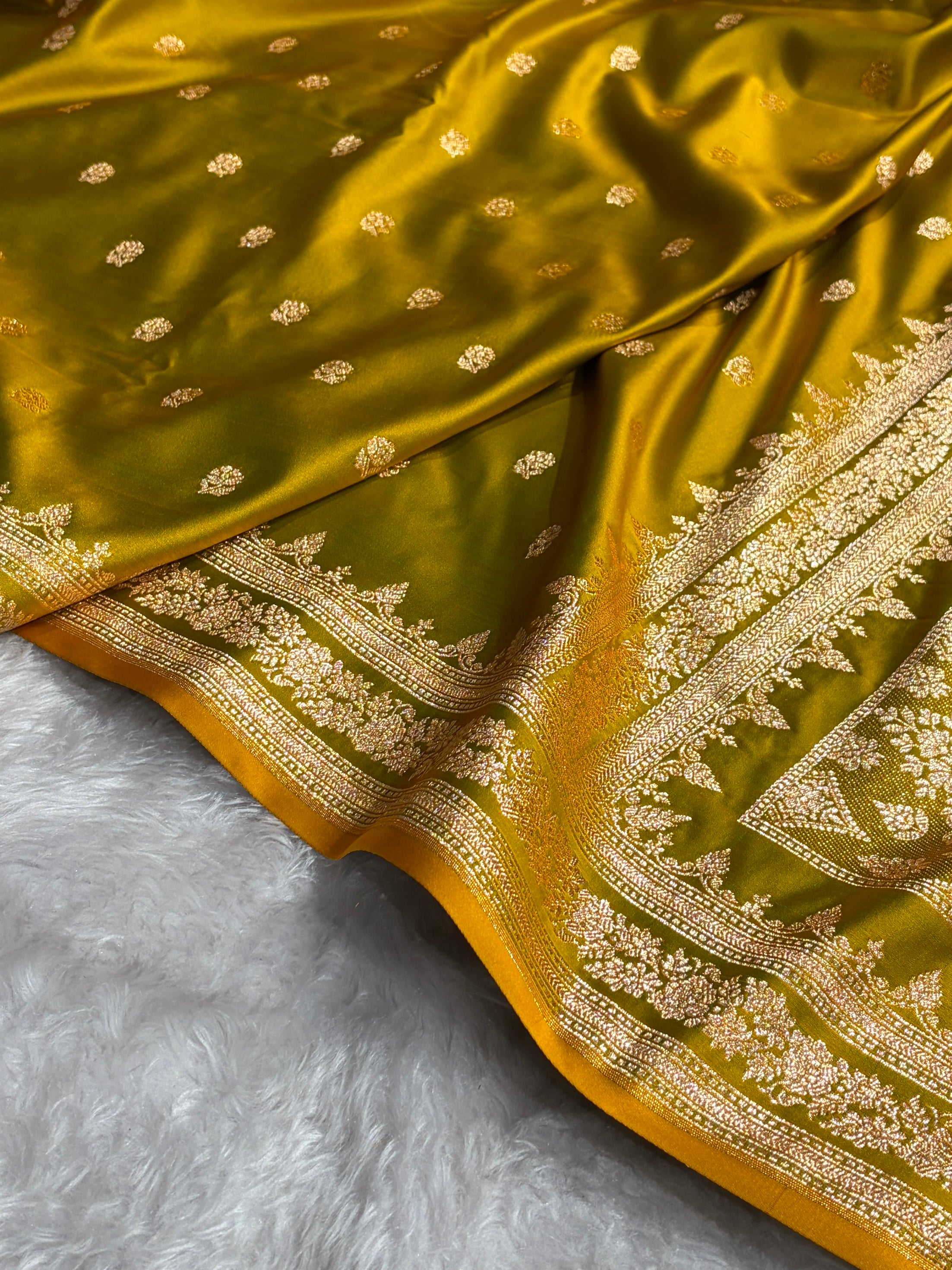 Banarasi Cross Liril Mehendi Floral Pattern Satin Katan Silk Saree SK76