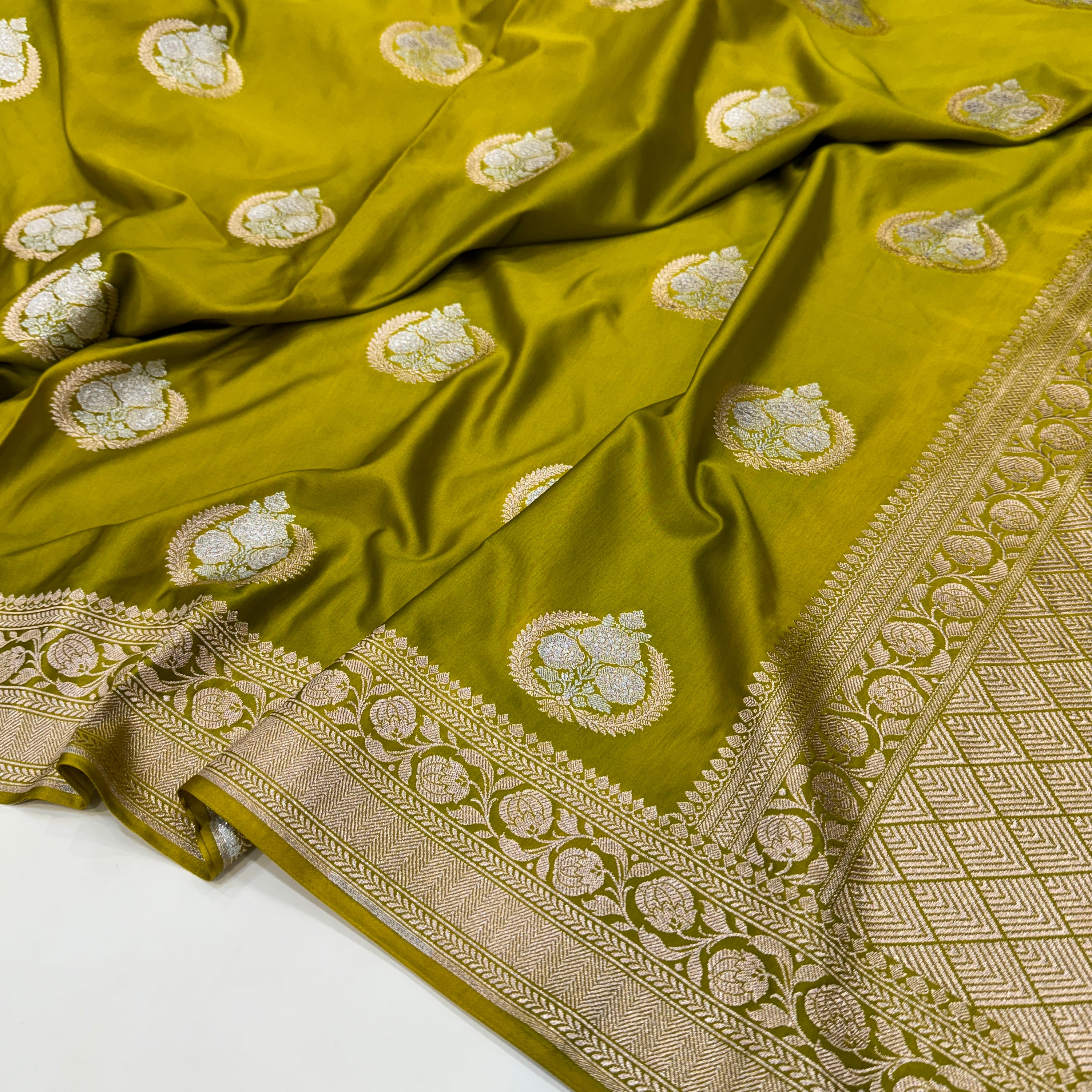 Mehandi Green Minakari Boota Mashru Silk Saree