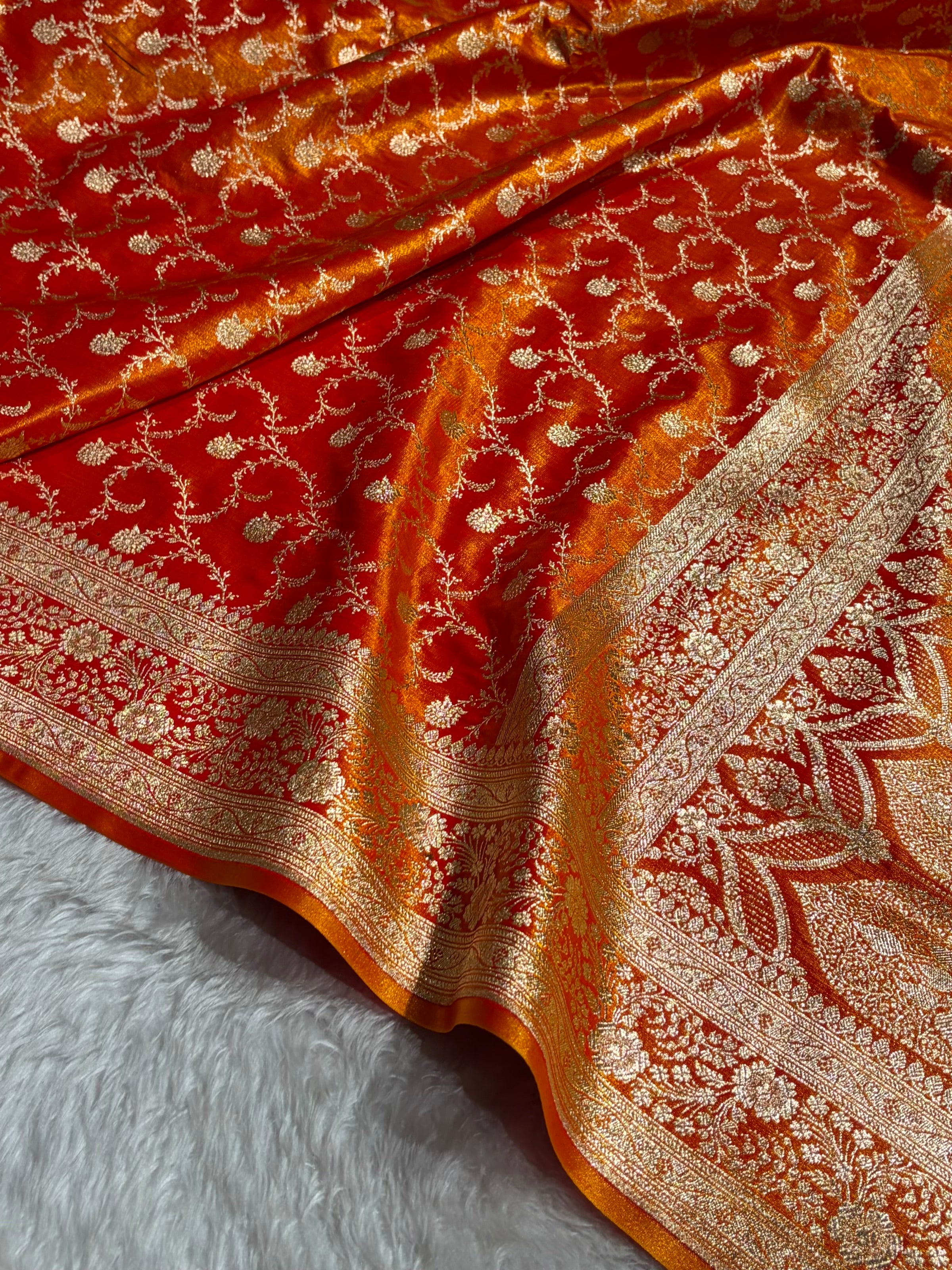 Fire Gold Shades Jaal Pattern Banarasi Satin Silk Saree SS43