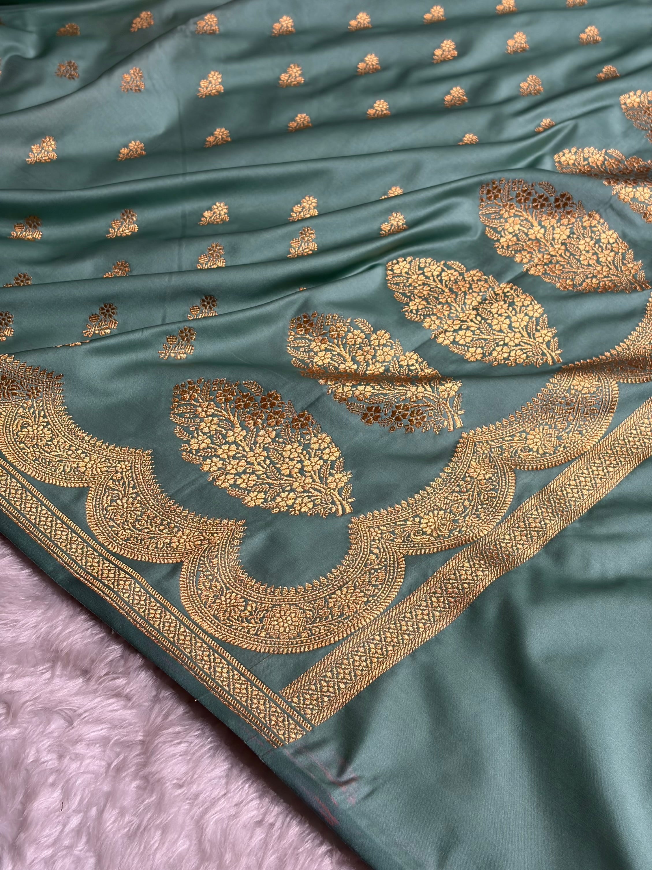 Banarasi Sea Green Shade With Scallop Pattern Mashru Silk Saree
