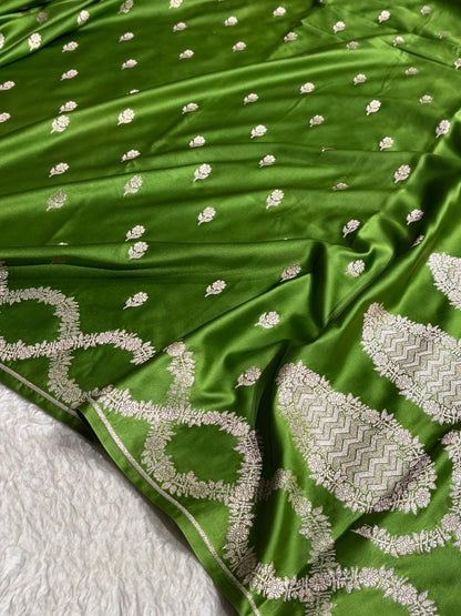 Mehendi Green Shades Scallop Floral Booti Mashru Silk Saree