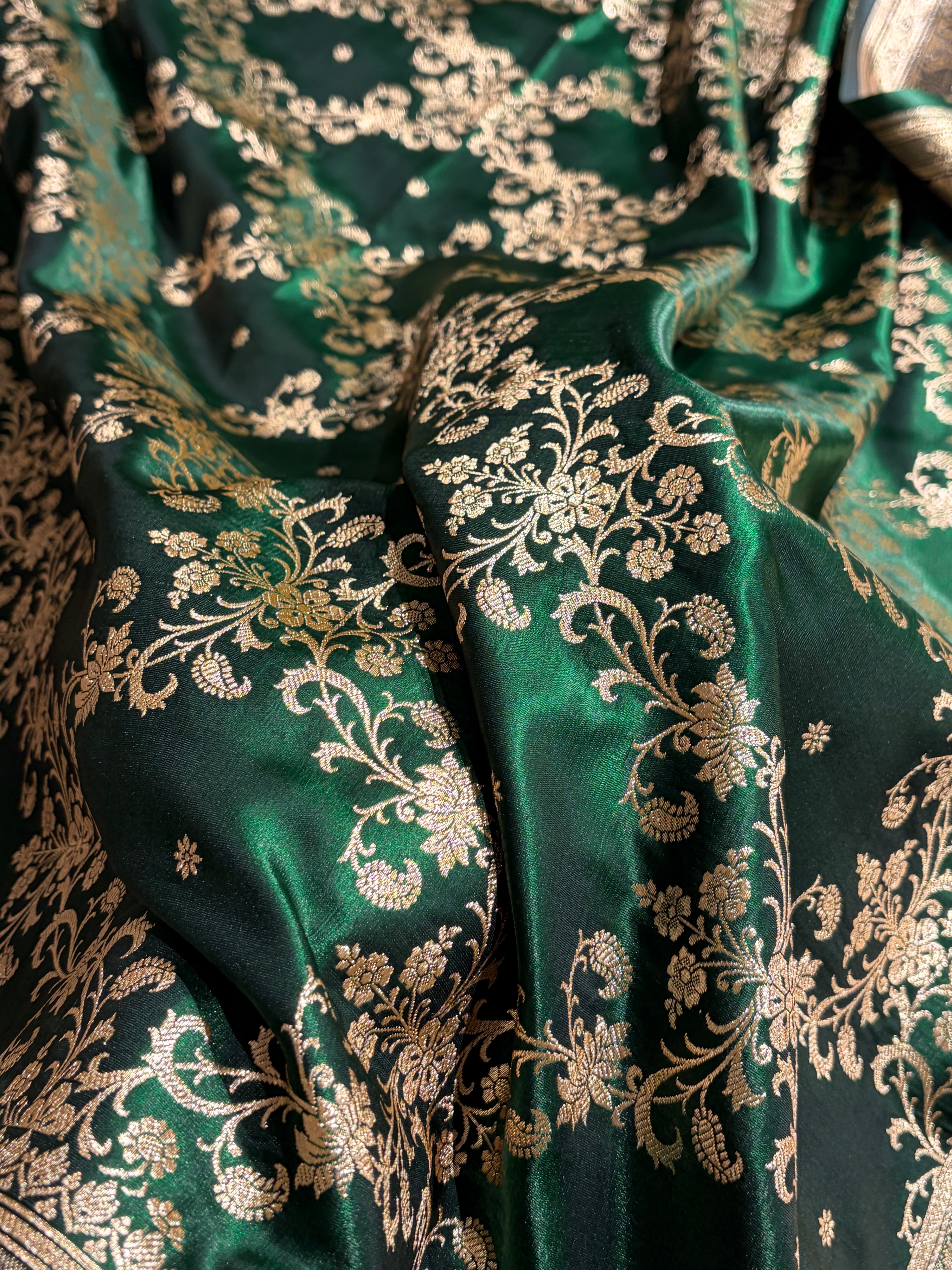 Bottle Green Shades Jaal Pattern Banarasi Satin Silk Saree SS48