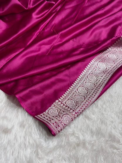 Bottle Green Shades With Contrast Rani Border Booti Mashru Silk Saree MS79
