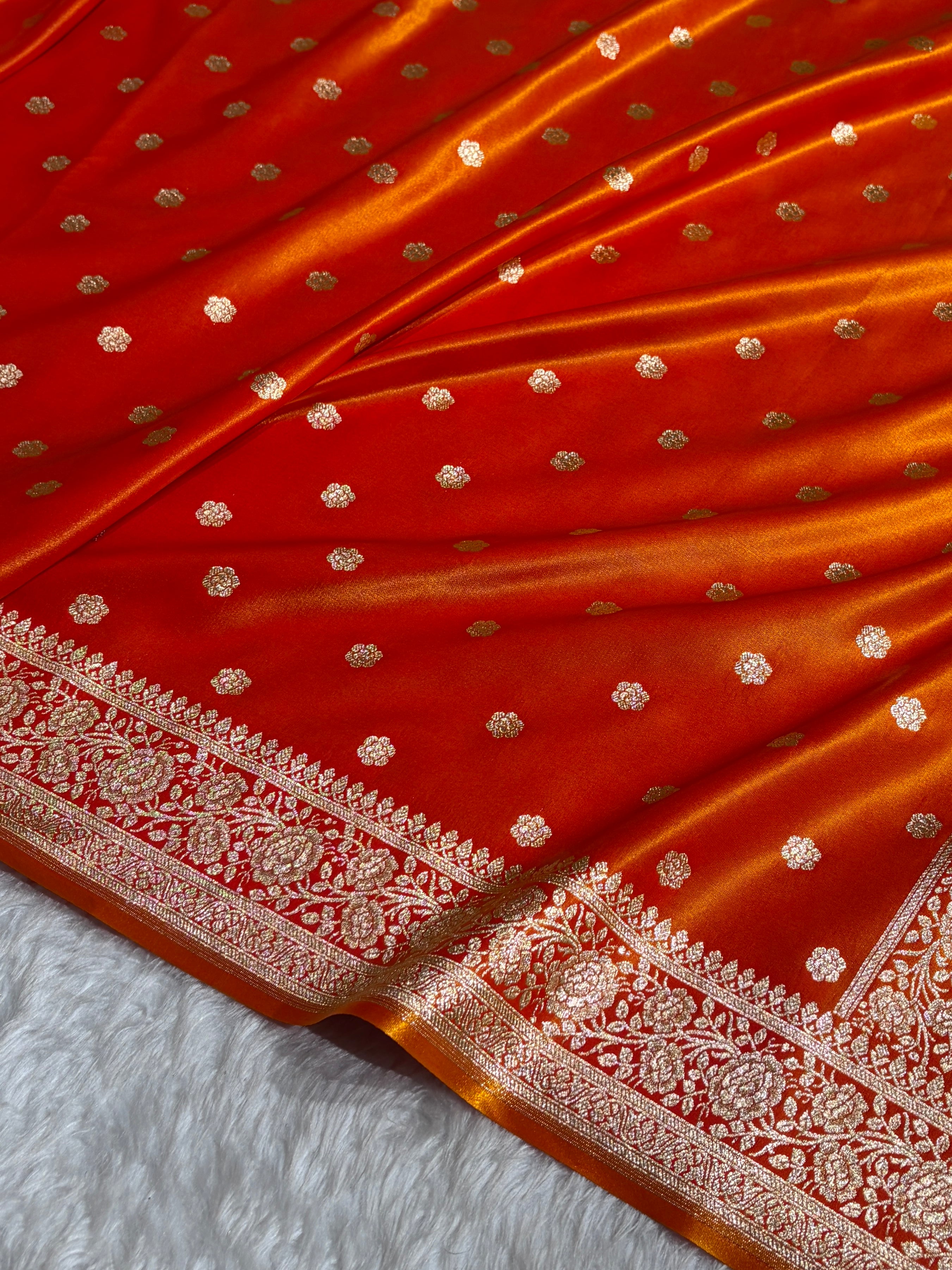 Banarasi Fire Gold Shades Booti Pattern Banarasi Satin Silk Saree SS63