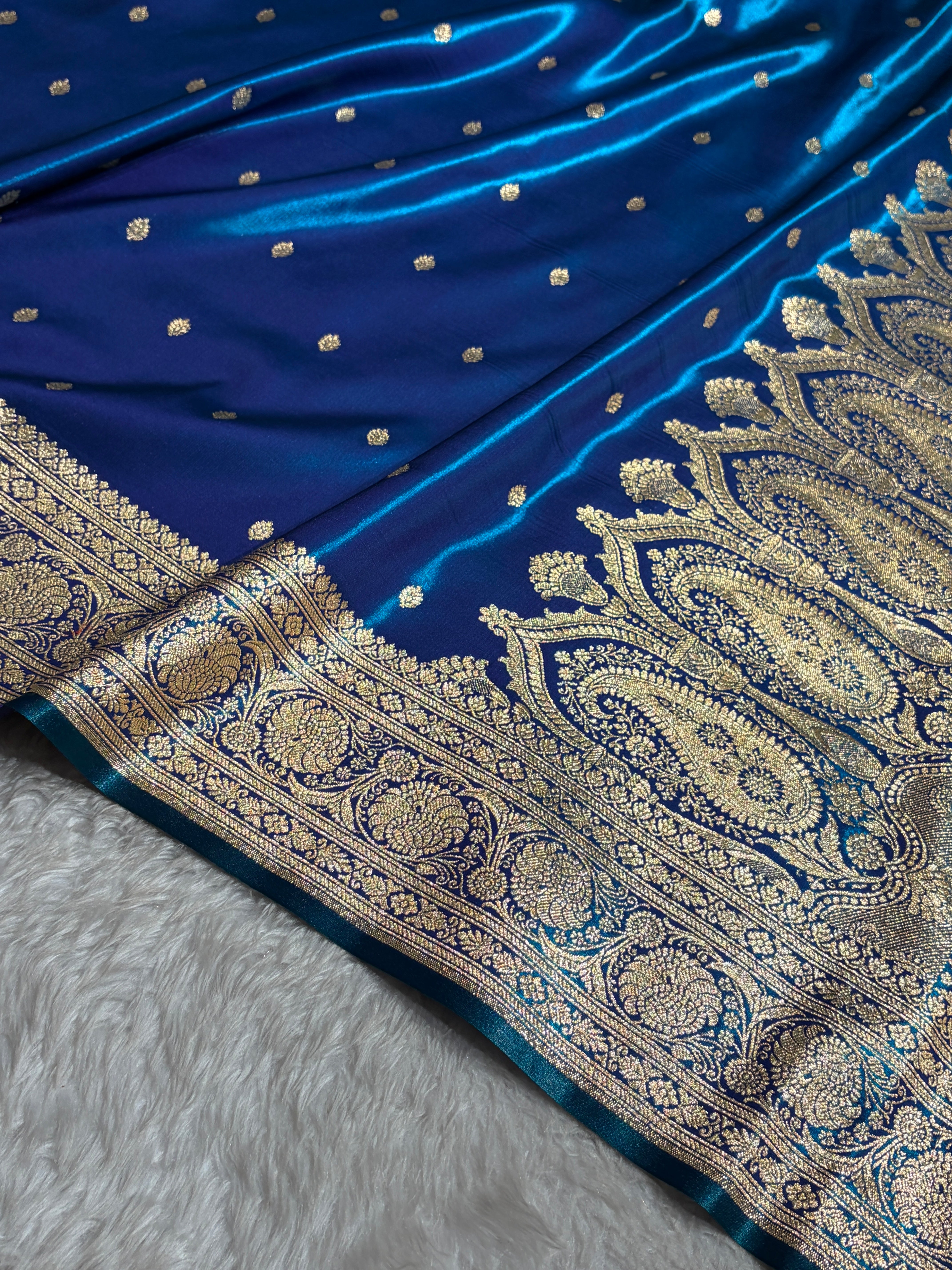 Banarasi Peacock Shades Booti Pattern Banarasi Satin Silk Saree SS62